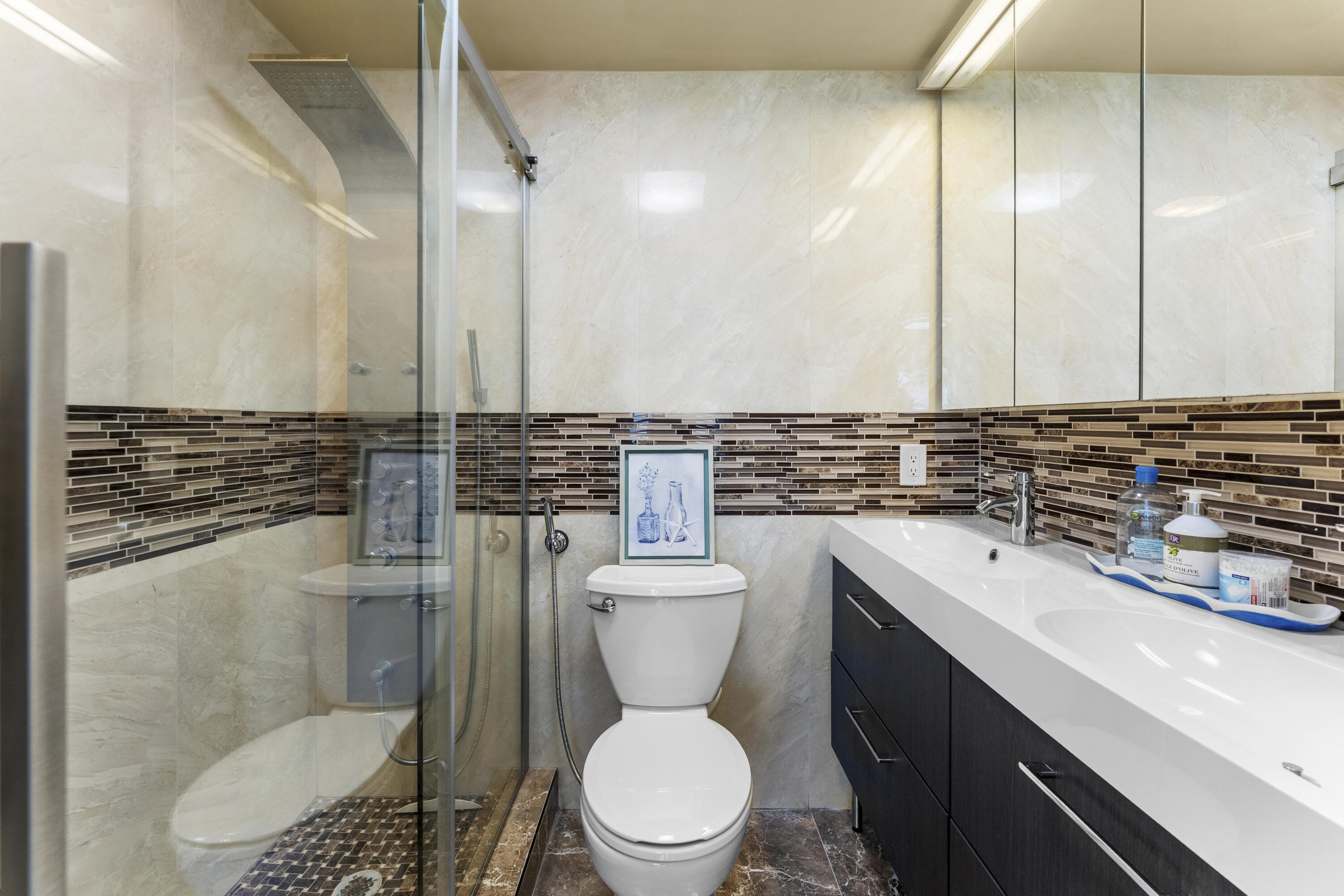 HILLSBORO MILE OCEAN APTS SEC 3 - Residential