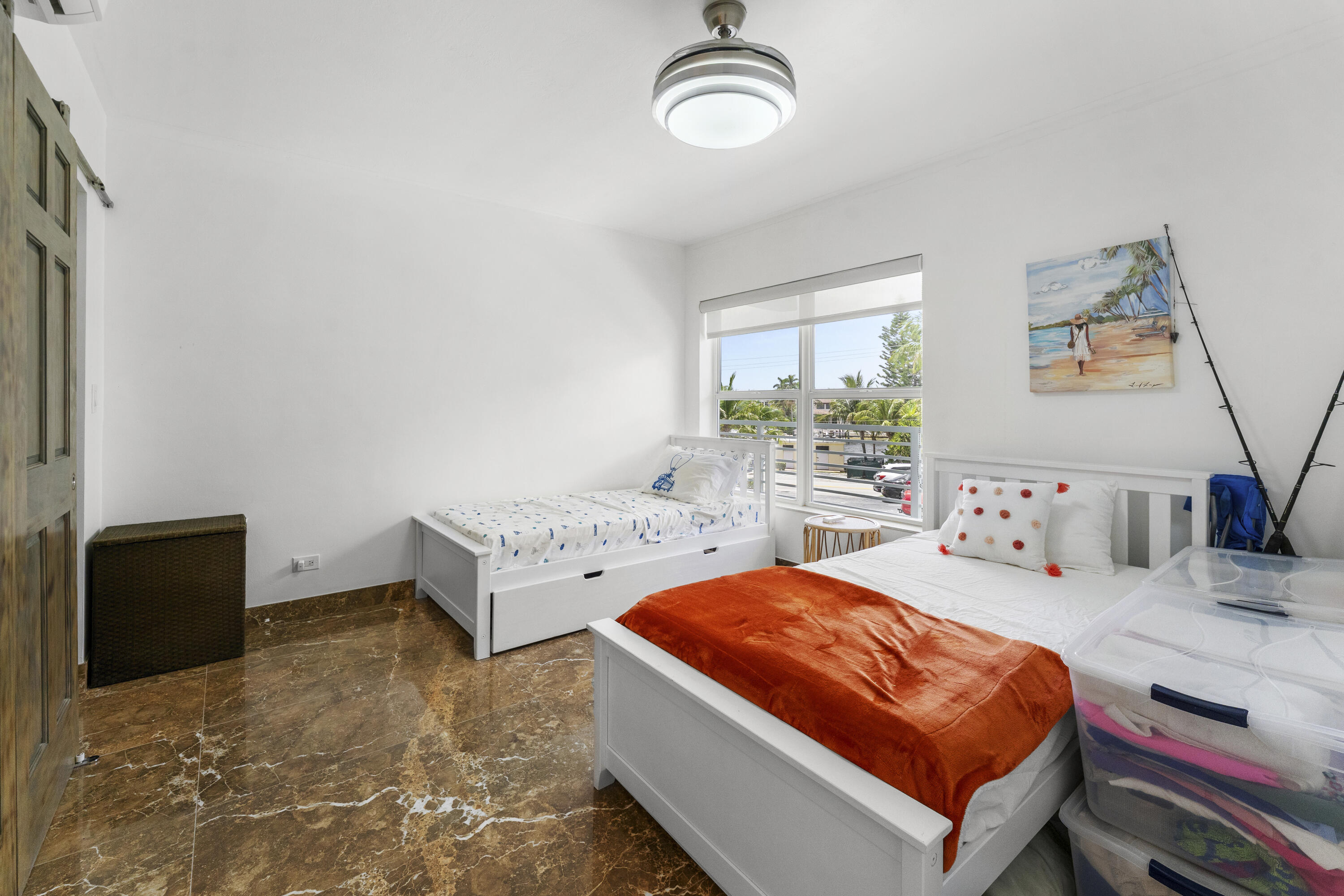 HILLSBORO MILE OCEAN APTS SEC 3 - Residential