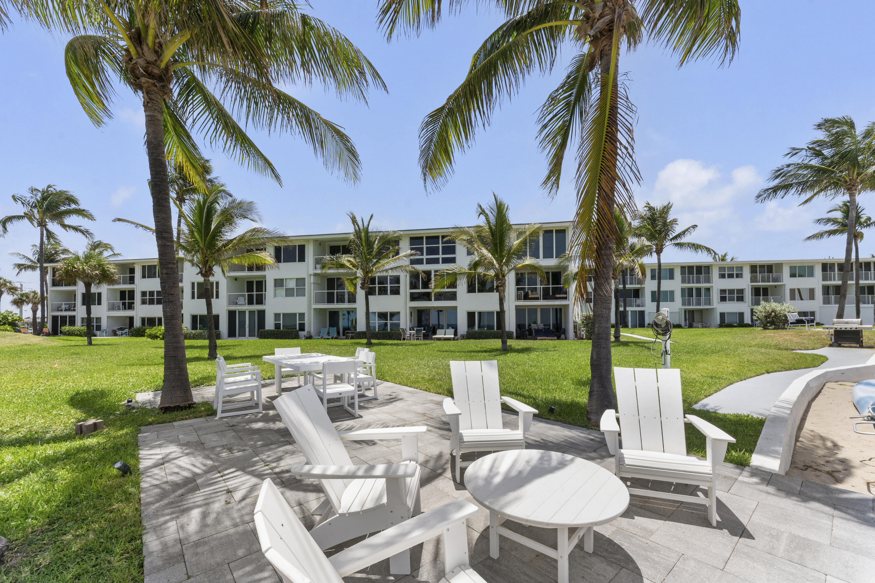 HILLSBORO MILE OCEAN APTS SEC 3 - Residential