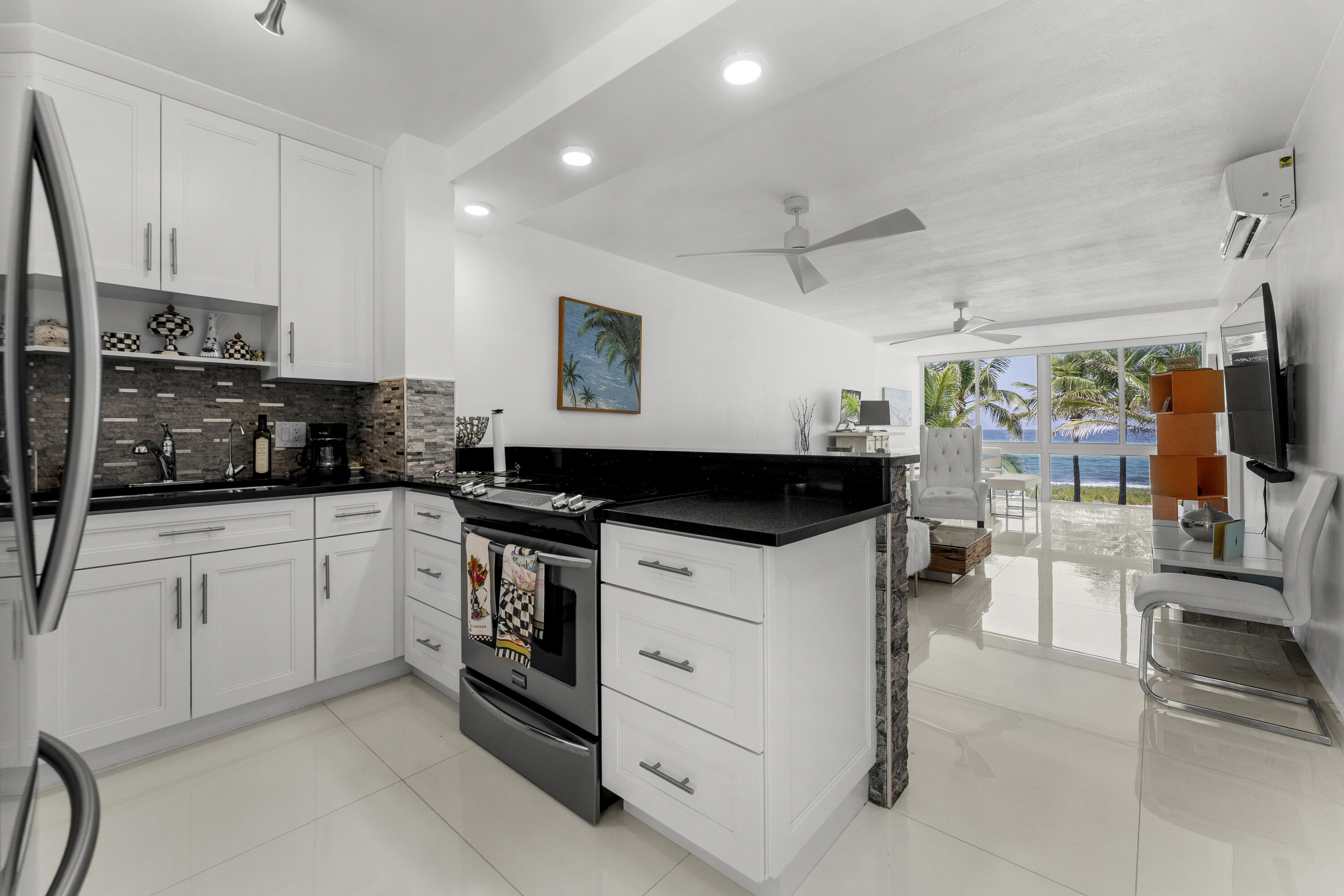 HILLSBORO MILE OCEAN APTS SEC 3 - Residential