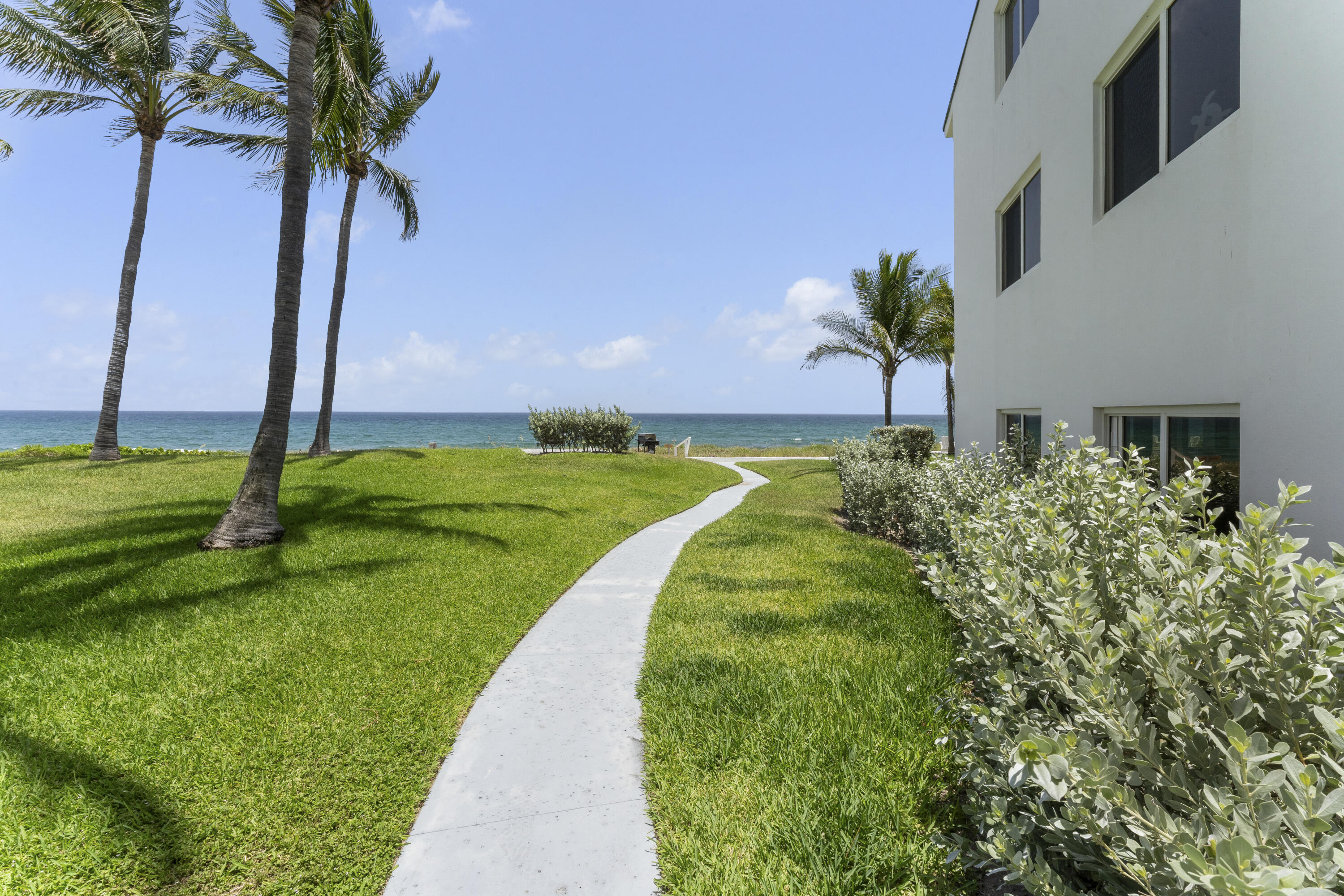 HILLSBORO MILE OCEAN APTS SEC 3 - Residential