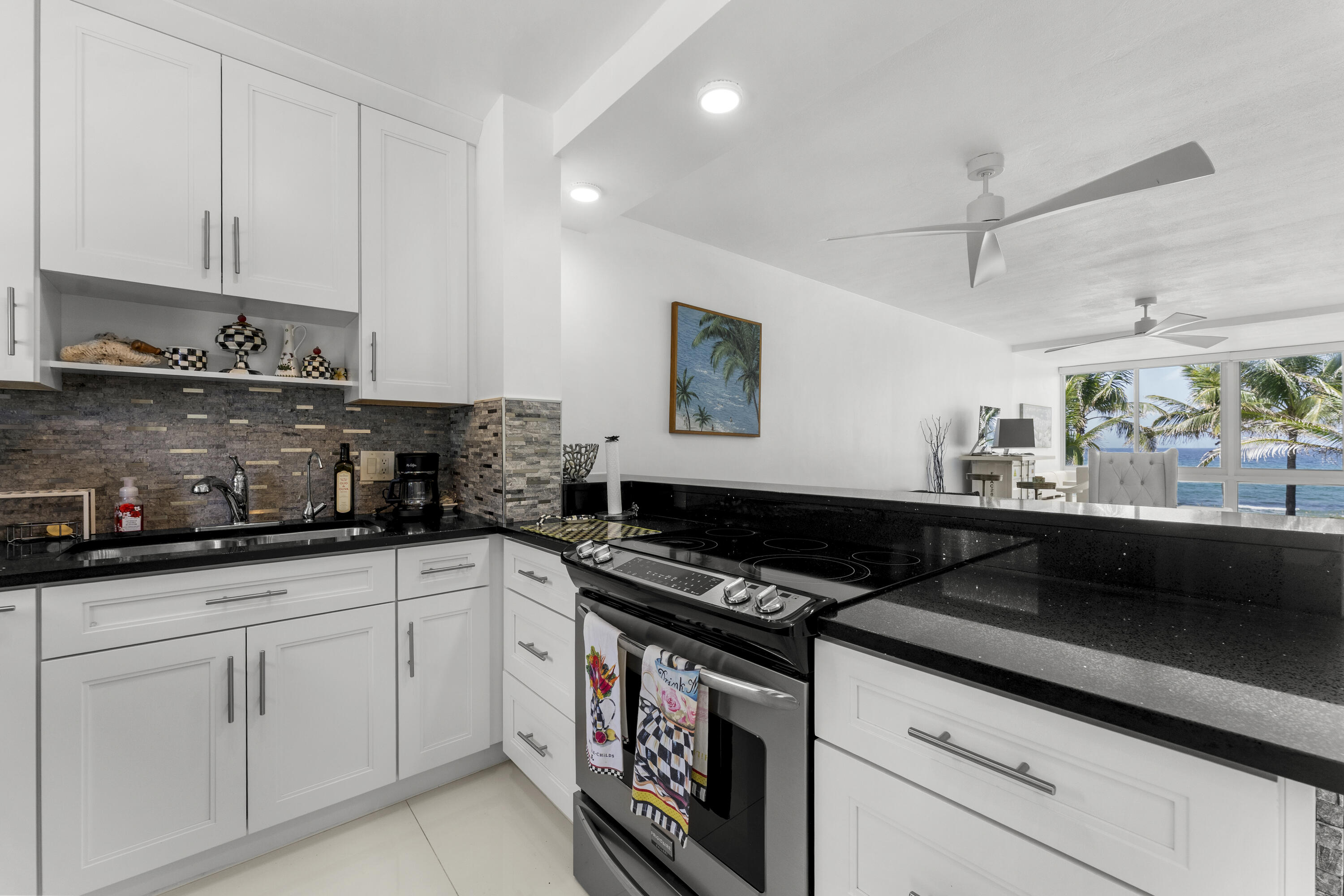 HILLSBORO MILE OCEAN APTS SEC 3 - Residential