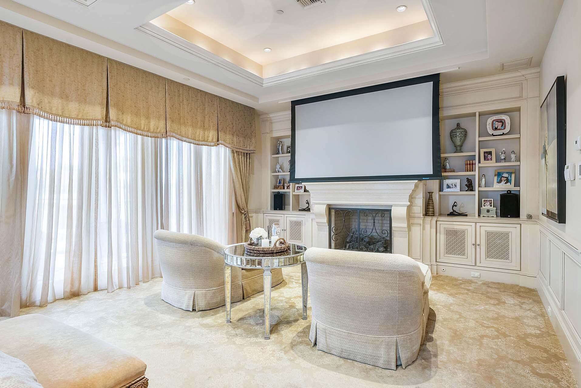 ROYAL PALM YACHT & COUNTRY CLUB - Residential