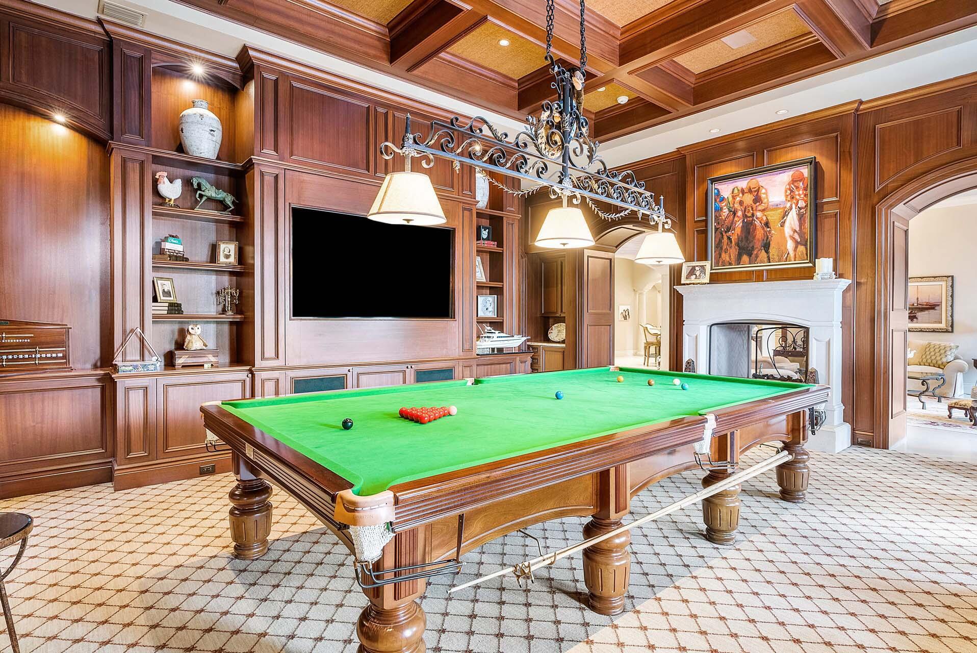 ROYAL PALM YACHT & COUNTRY CLUB - Residential