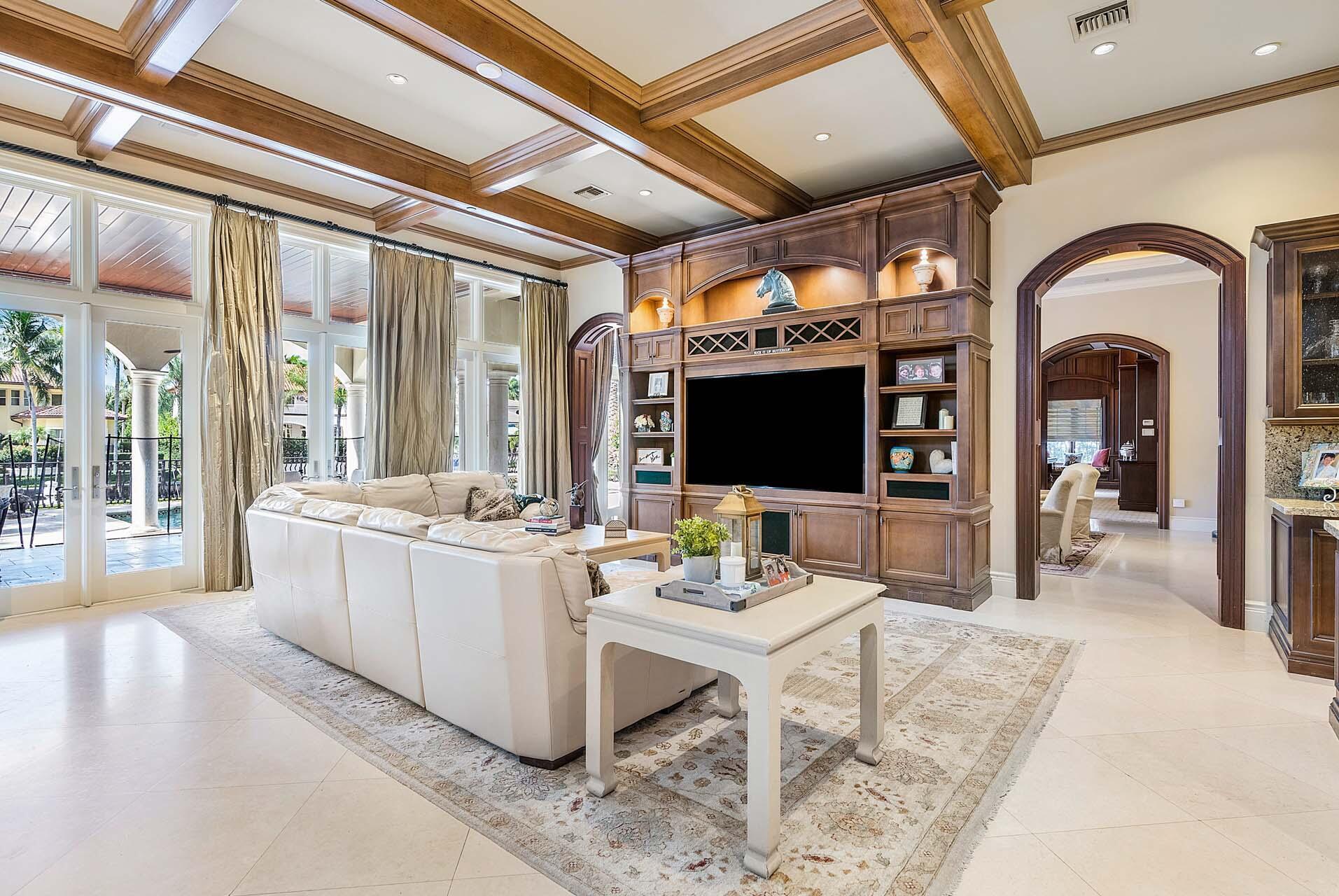 ROYAL PALM YACHT & COUNTRY CLUB - Residential