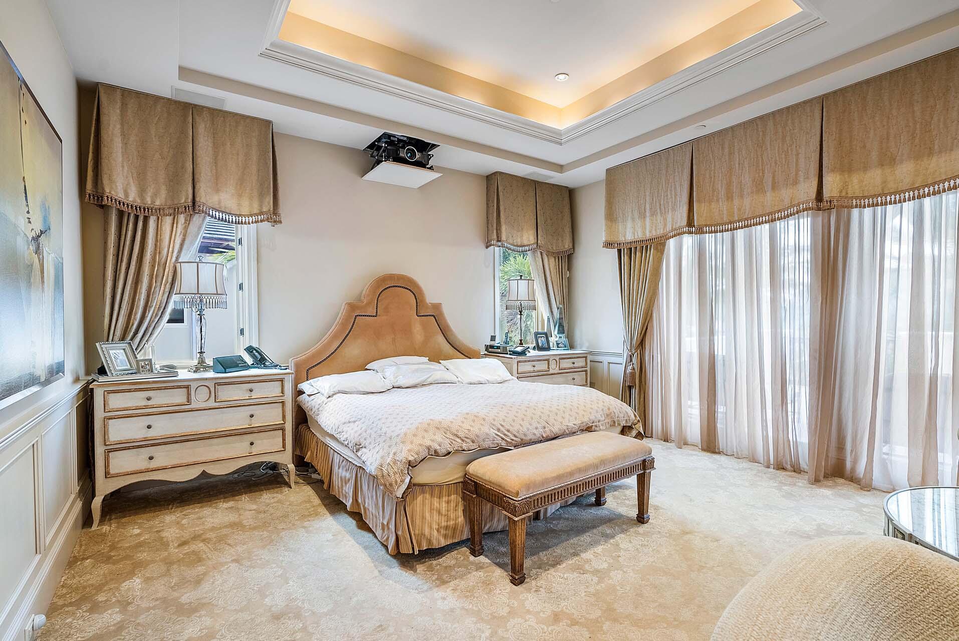 ROYAL PALM YACHT & COUNTRY CLUB - Residential