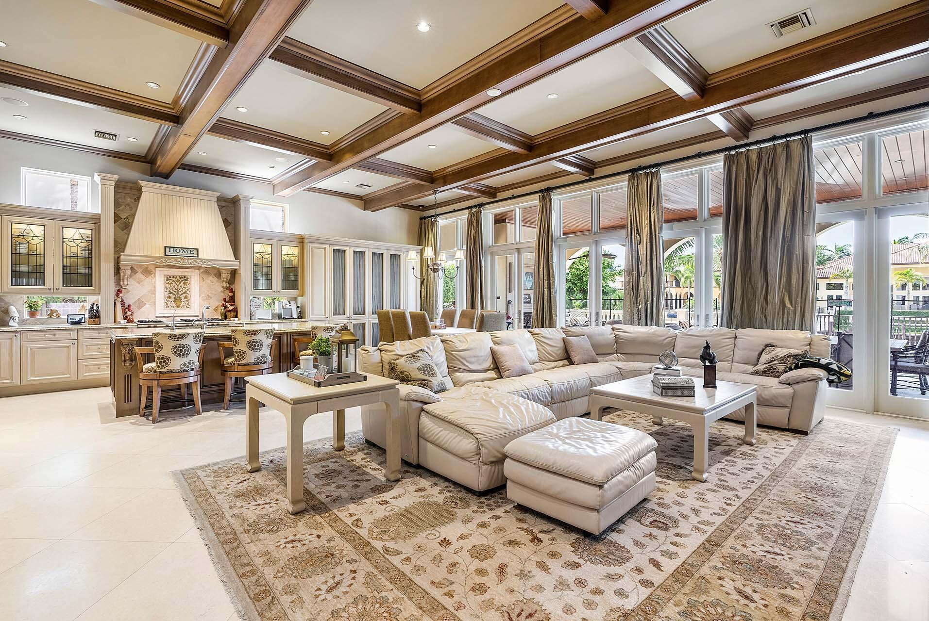 ROYAL PALM YACHT & COUNTRY CLUB - Residential