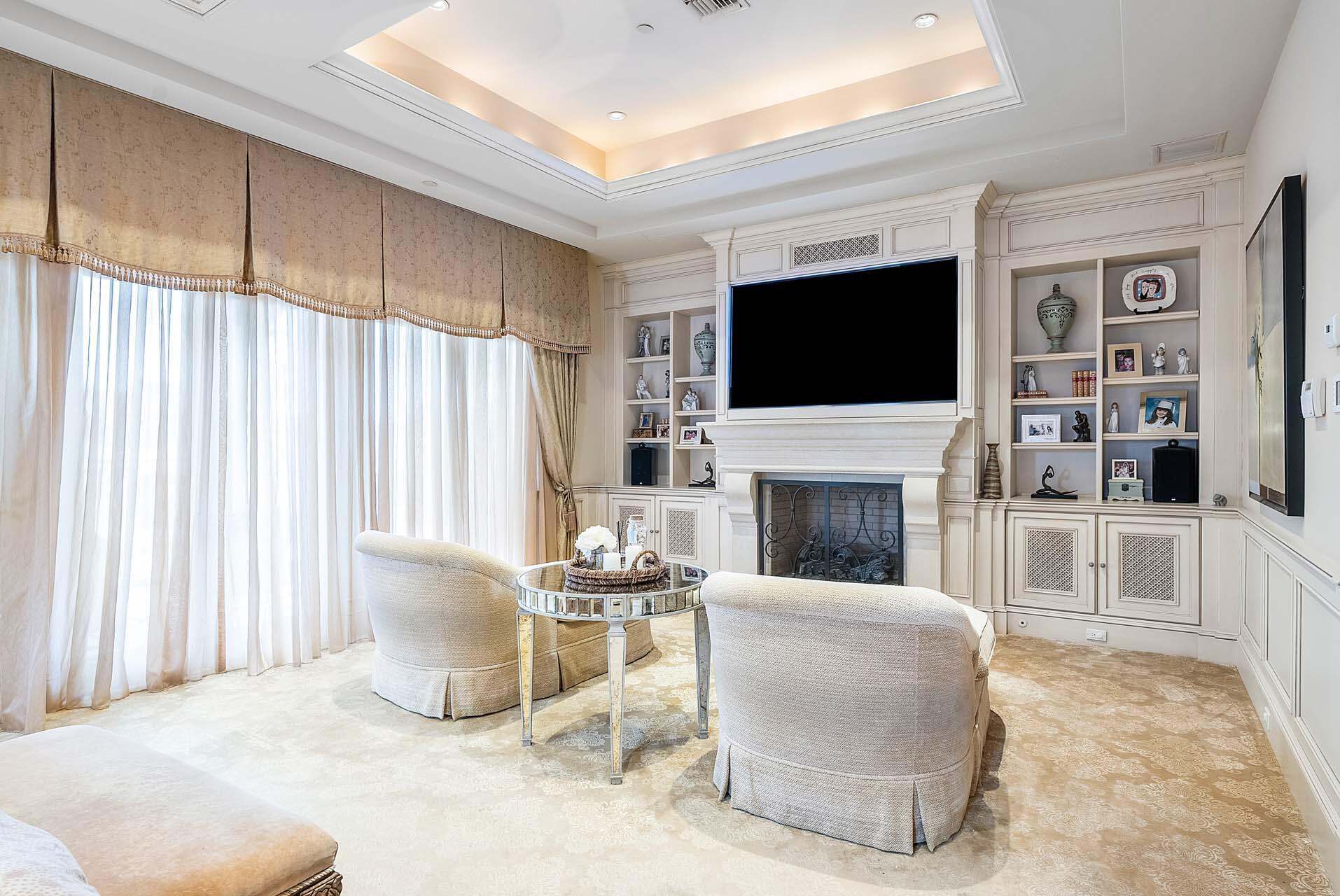 ROYAL PALM YACHT & COUNTRY CLUB - Residential