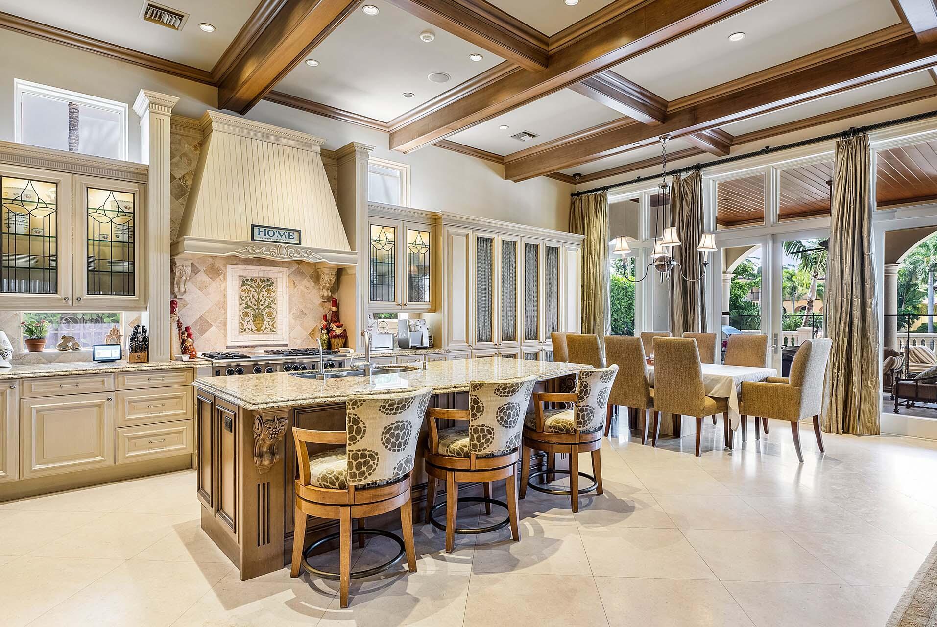 ROYAL PALM YACHT & COUNTRY CLUB - Residential