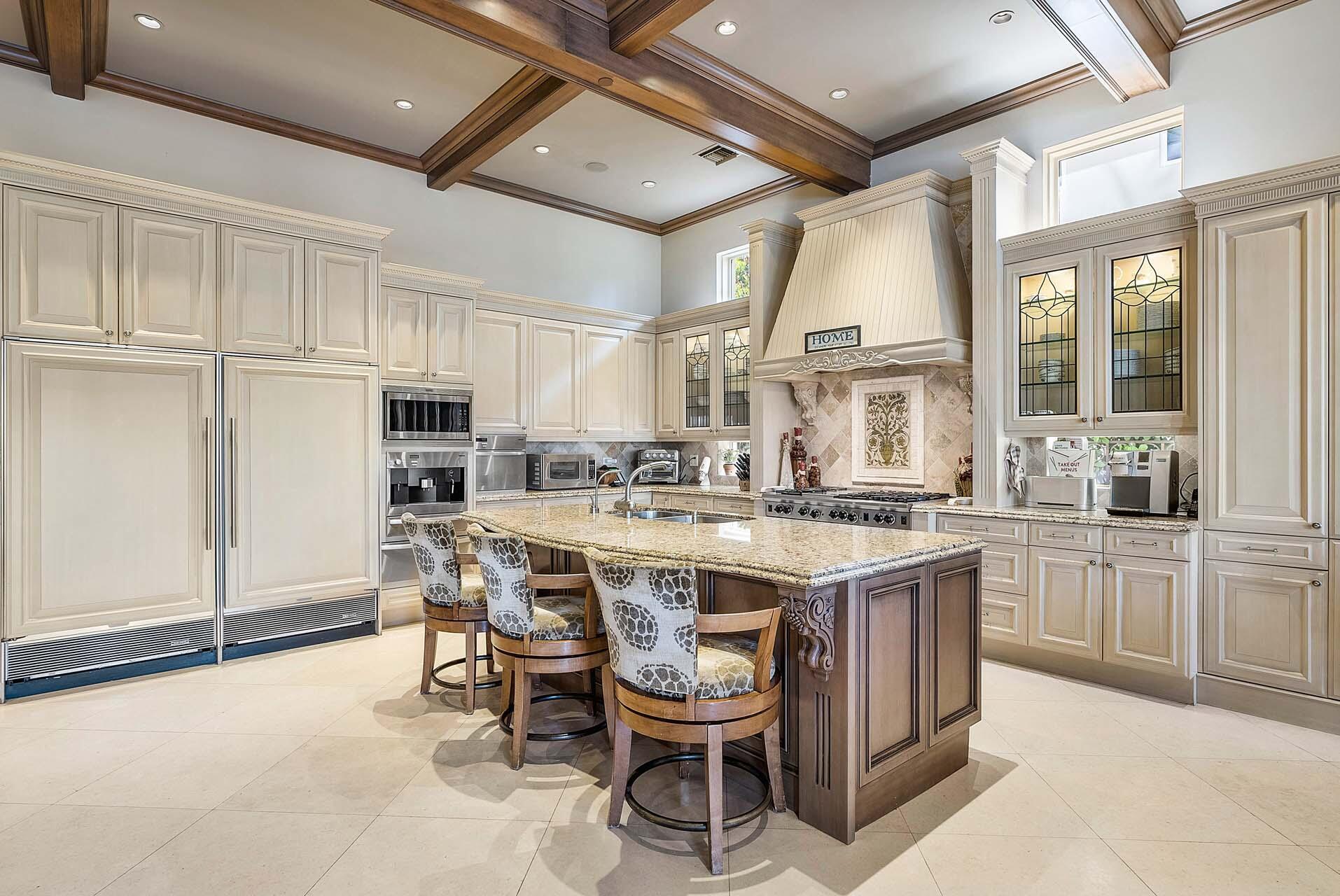 ROYAL PALM YACHT & COUNTRY CLUB - Residential