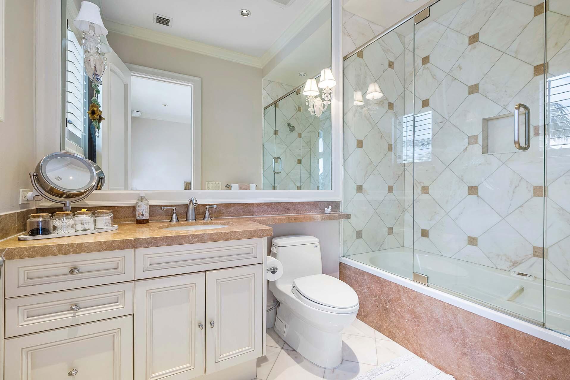 ROYAL PALM YACHT & COUNTRY CLUB - Residential