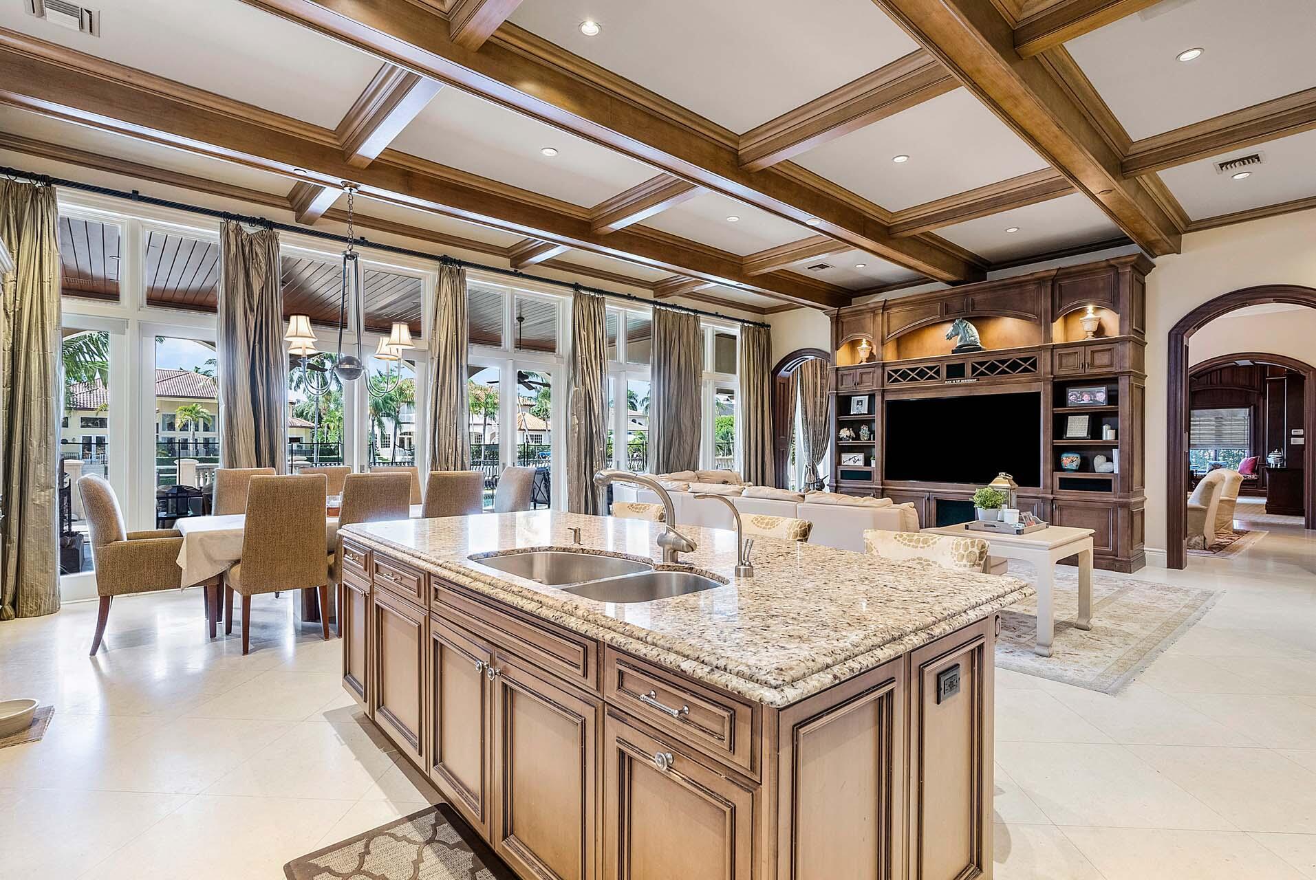 ROYAL PALM YACHT & COUNTRY CLUB - Residential