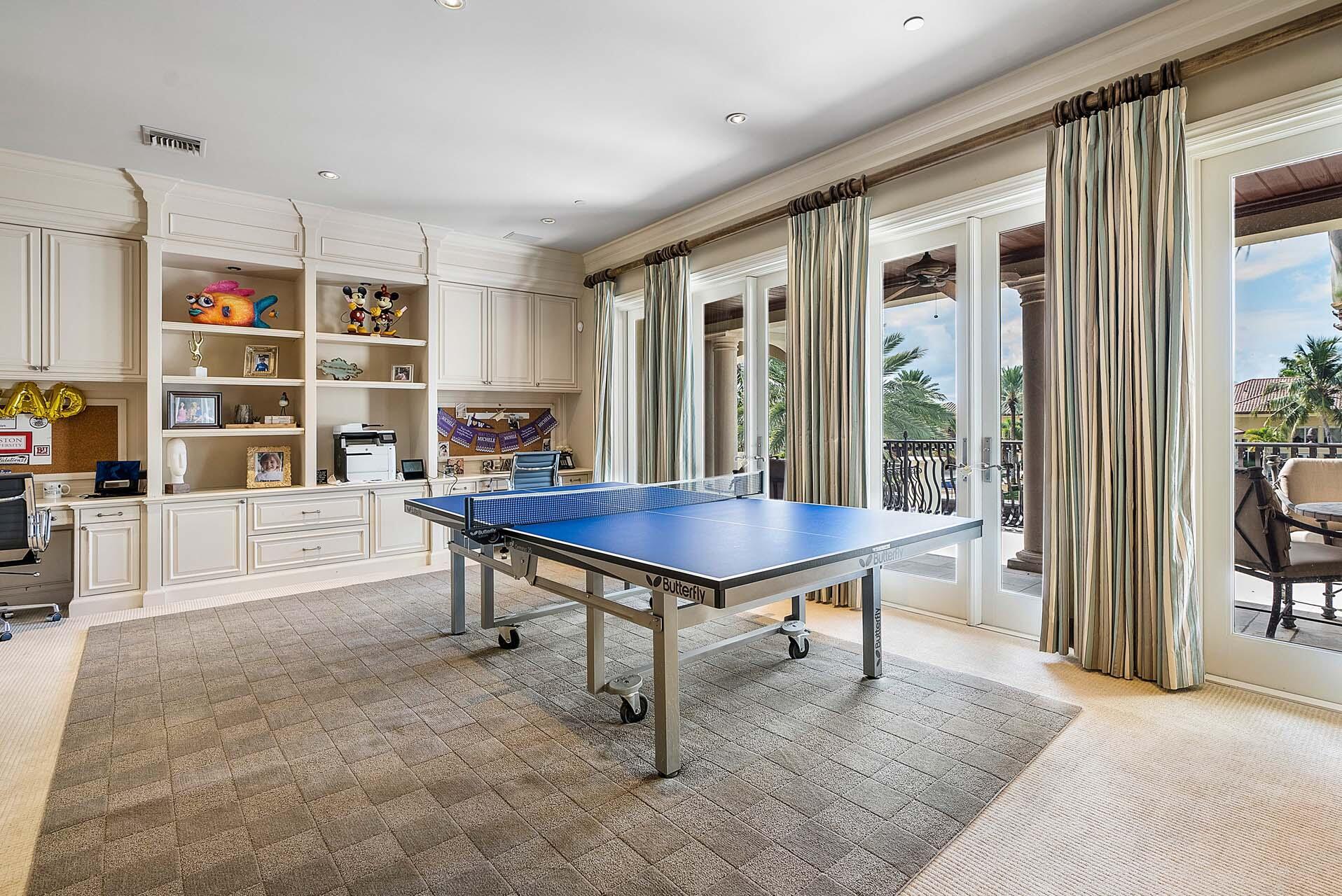 ROYAL PALM YACHT & COUNTRY CLUB - Residential