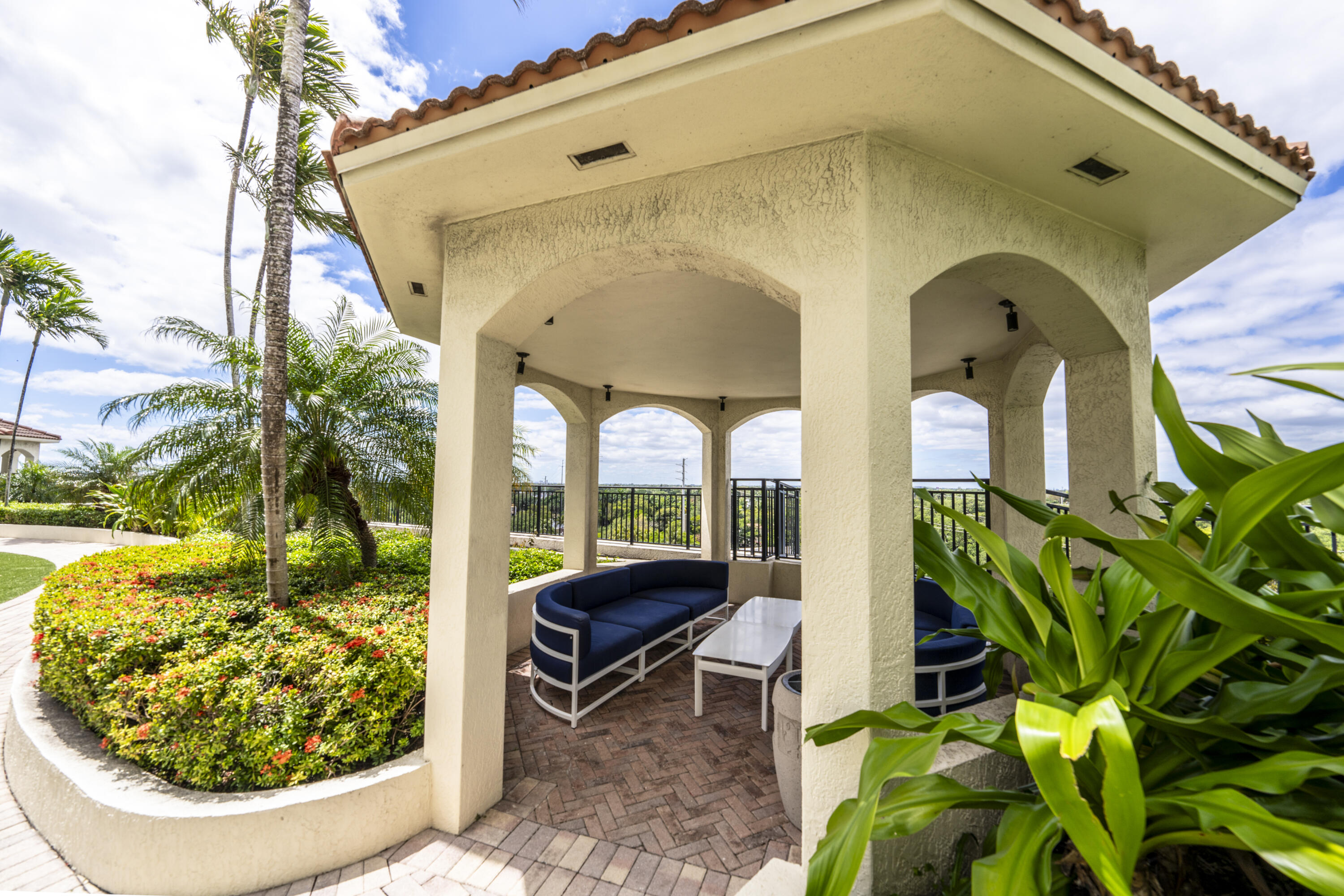 SYMPHONY SOUTH CONDO - Residential