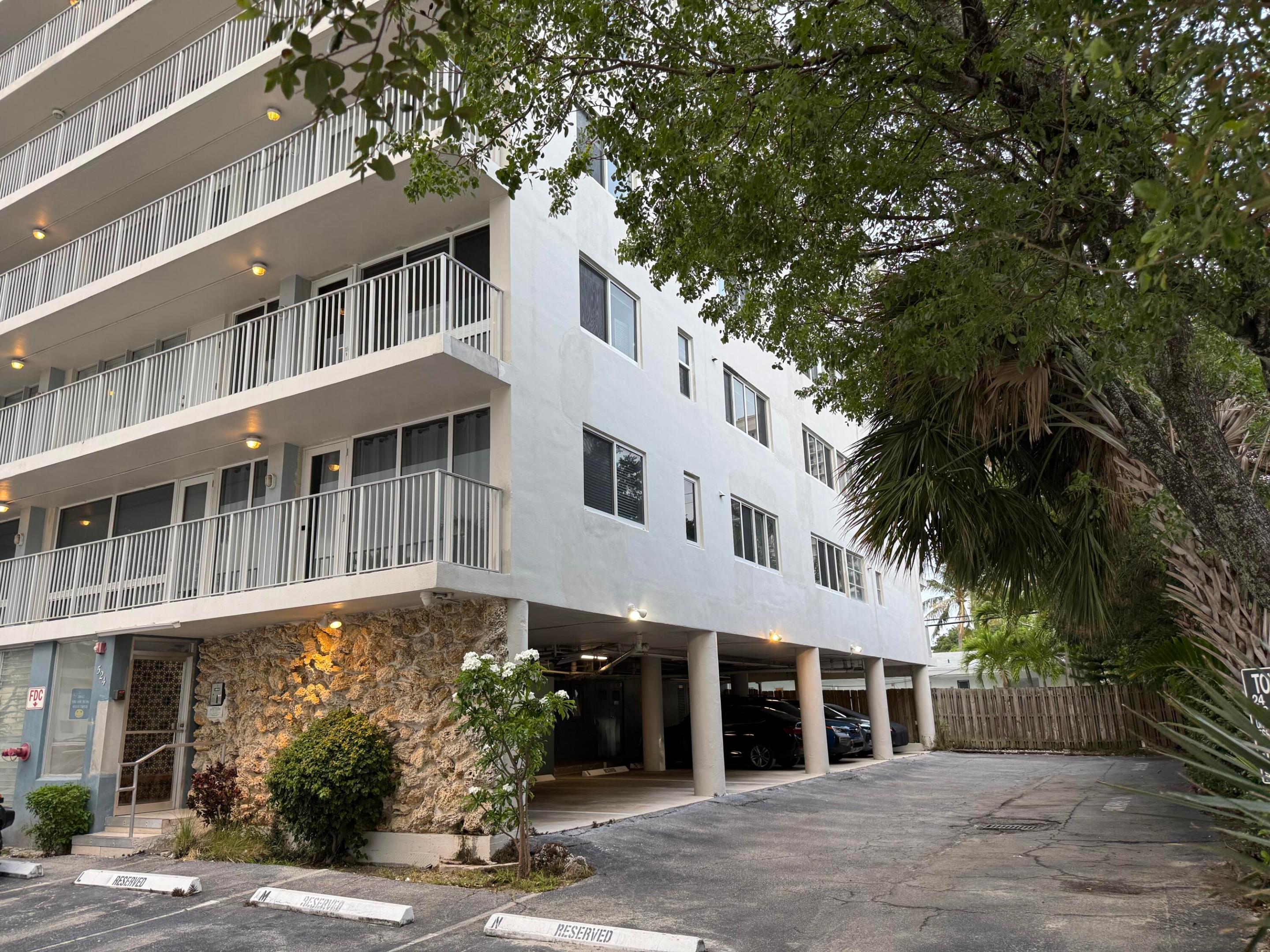 BRITANNIA CONDO - Residential Lease