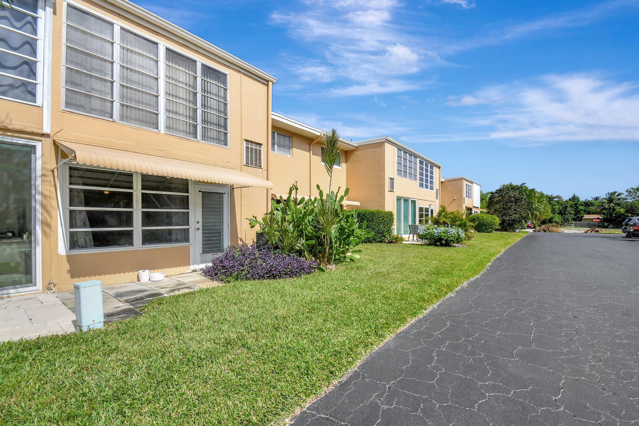 VILLAGE ROYALE CONDO 2 - Residential Lease