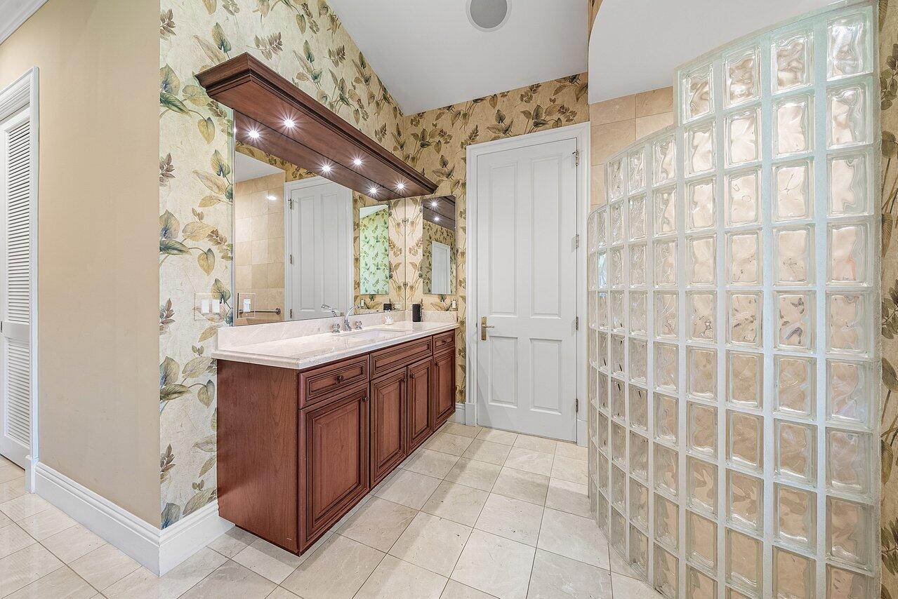 ADMIRALS COVE - Residential