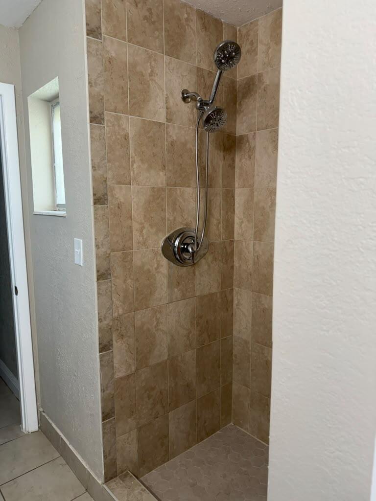 PALM BEACH SQUARE UNIT 2 - Residential Lease
