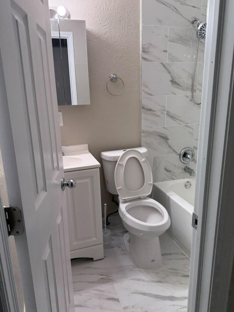 PALM BEACH SQUARE UNIT 2 - Residential Lease
