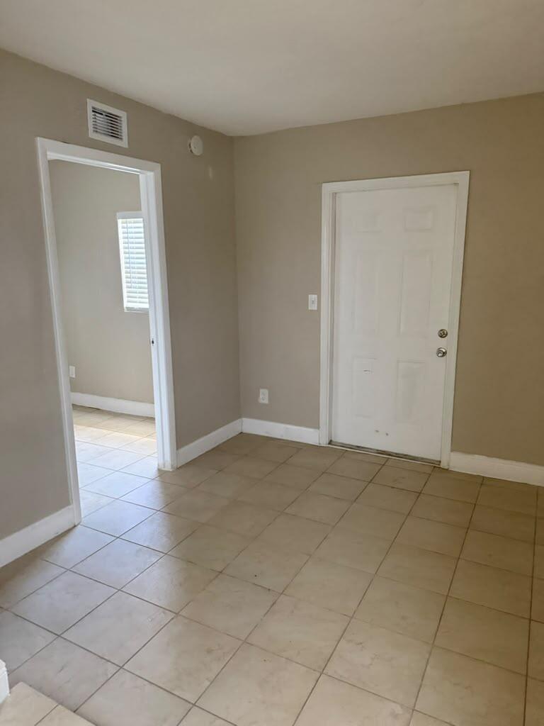 PALM BEACH SQUARE UNIT 2 - Residential Lease