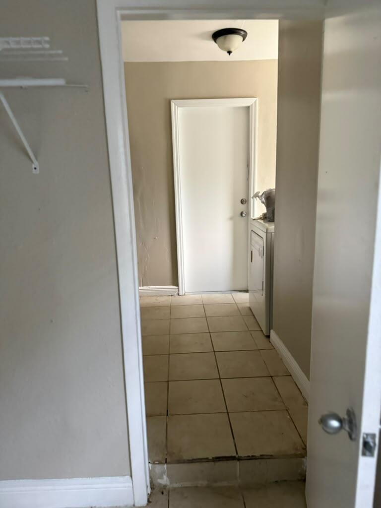 PALM BEACH SQUARE UNIT 2 - Residential Lease