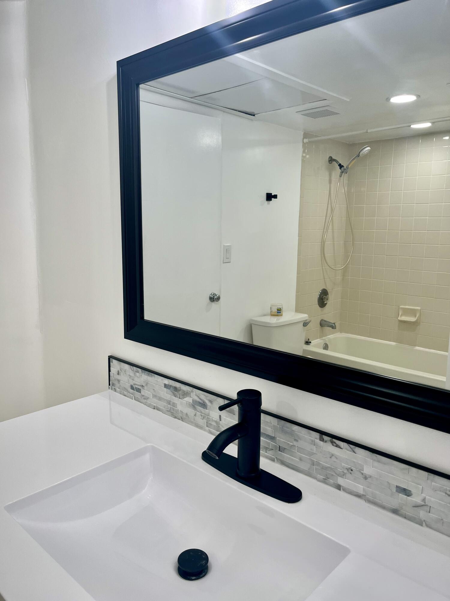 LAKEVIEW CLUB CONDO - Residential Lease