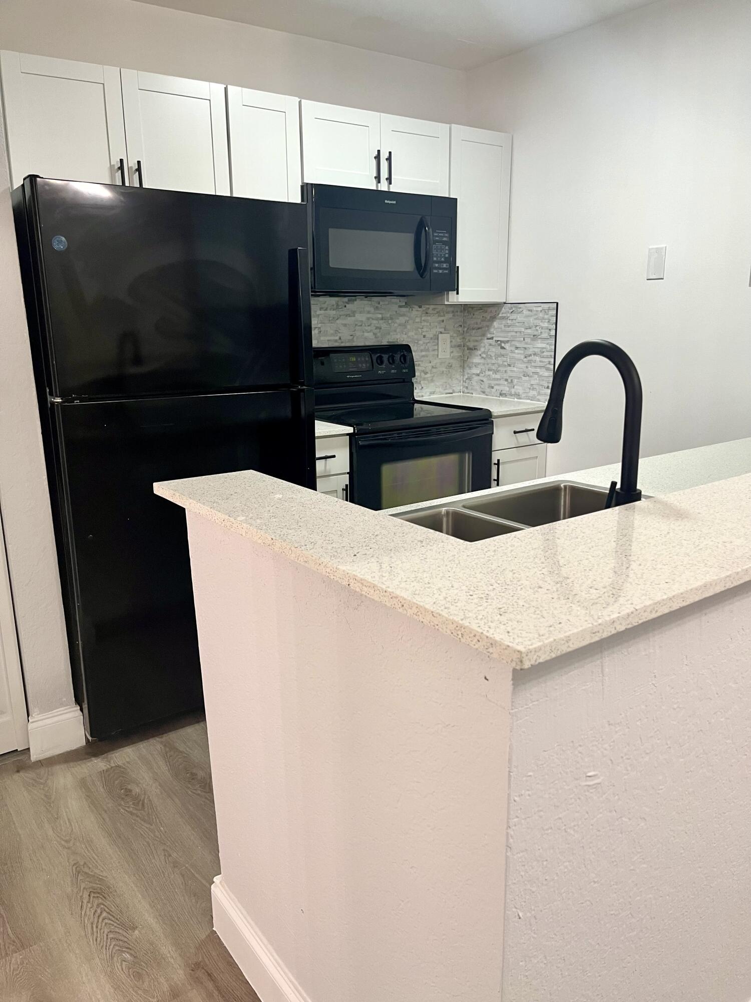 LAKEVIEW CLUB CONDO - Residential Lease
