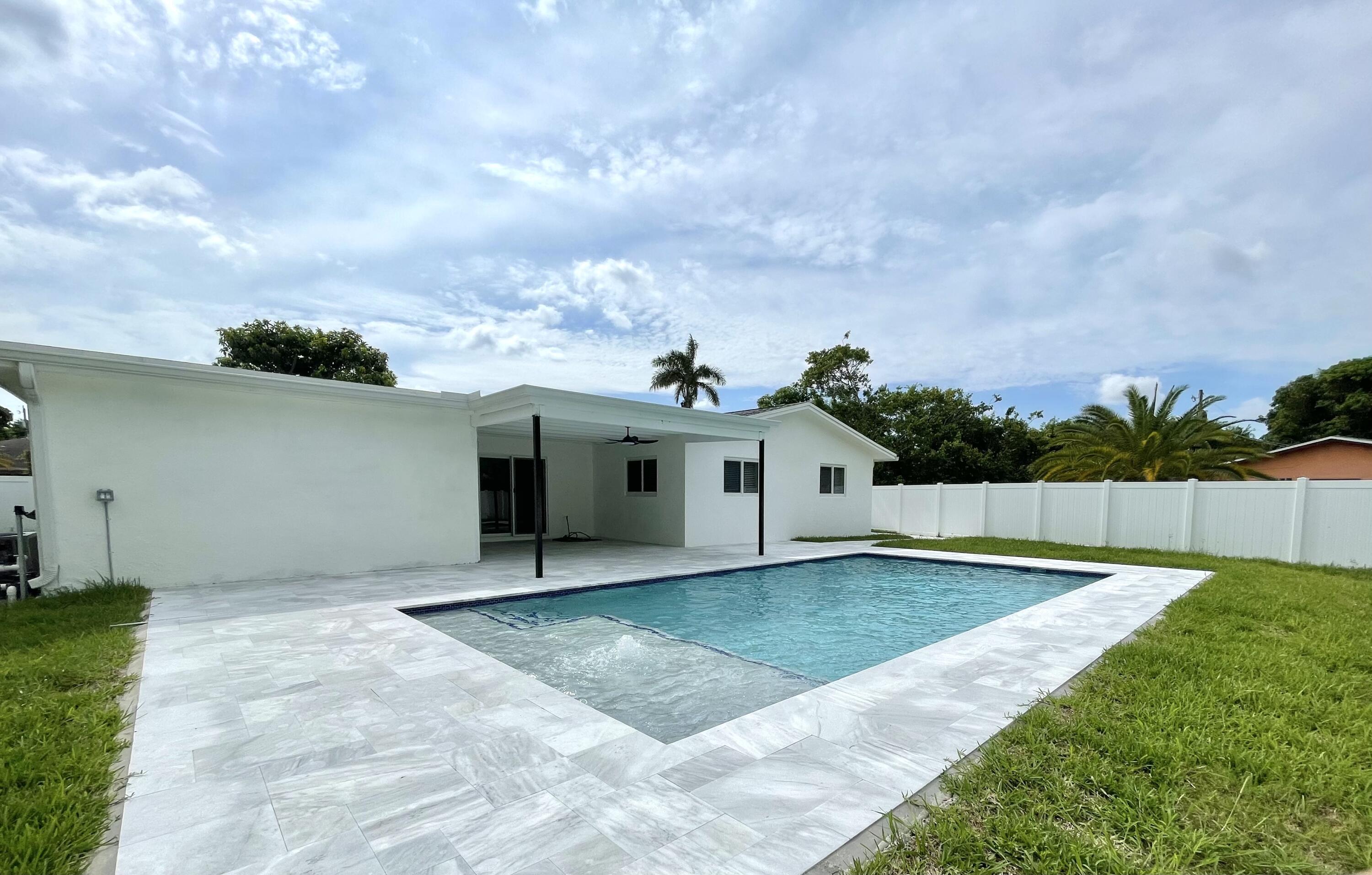 CONFERENCE LAKE - Residential