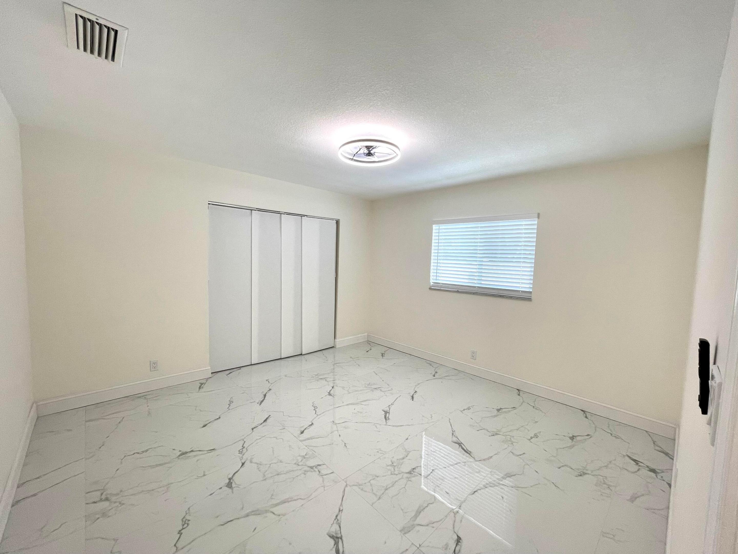 CONFERENCE LAKE - Residential