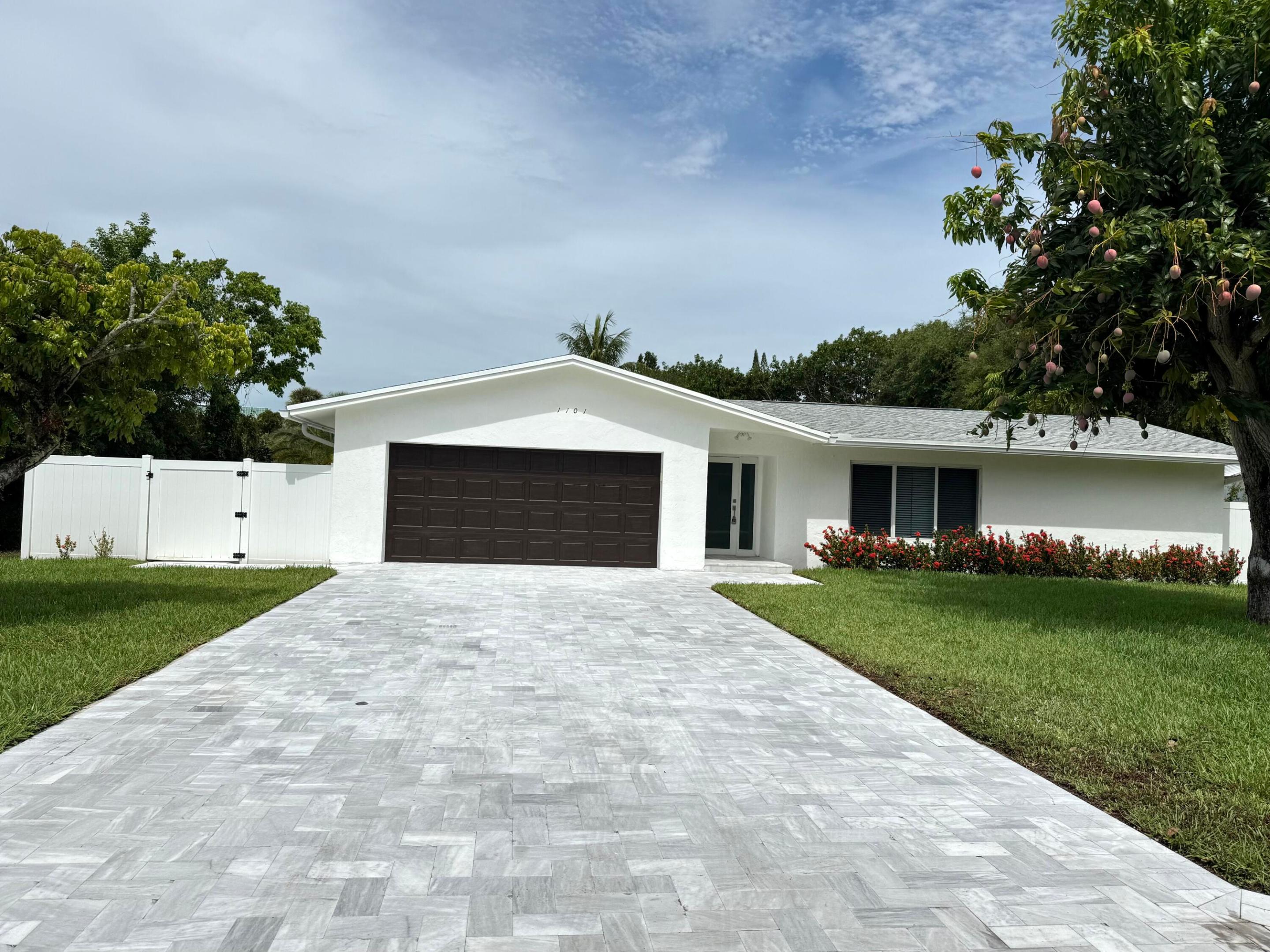 CONFERENCE LAKE - Residential