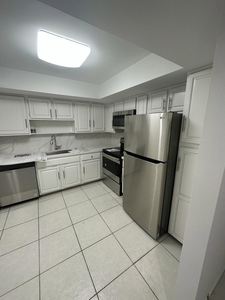 HAMPTON BEACH CLUB CONDO - Residential Lease