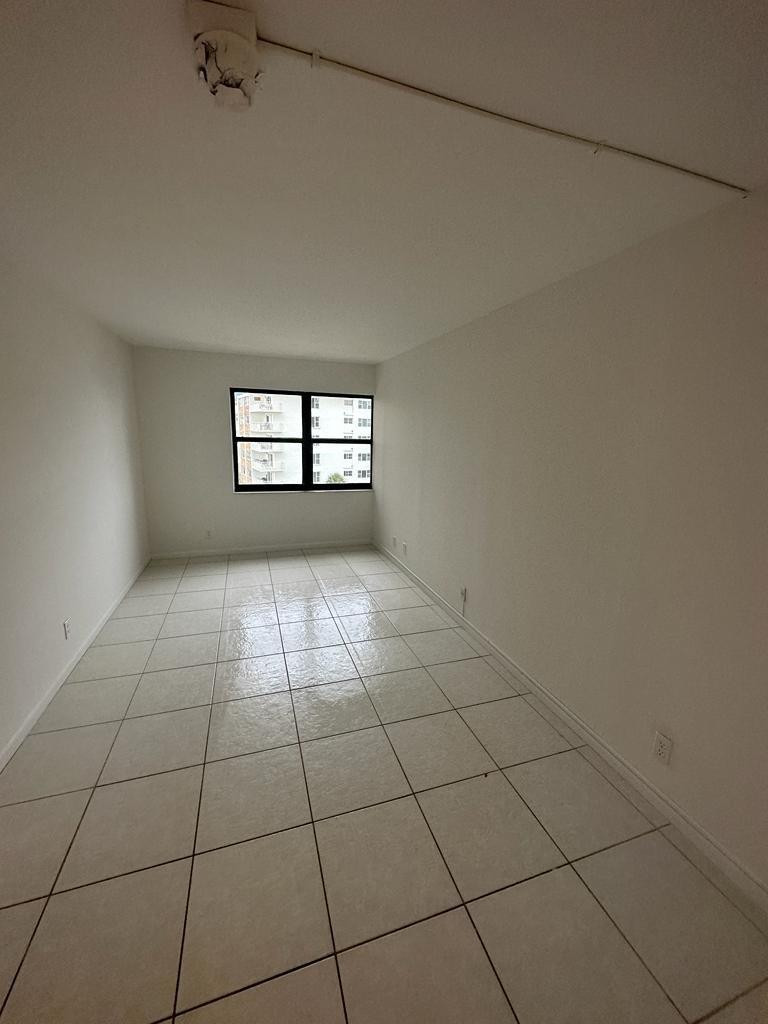 HAMPTON BEACH CLUB CONDO - Residential Lease