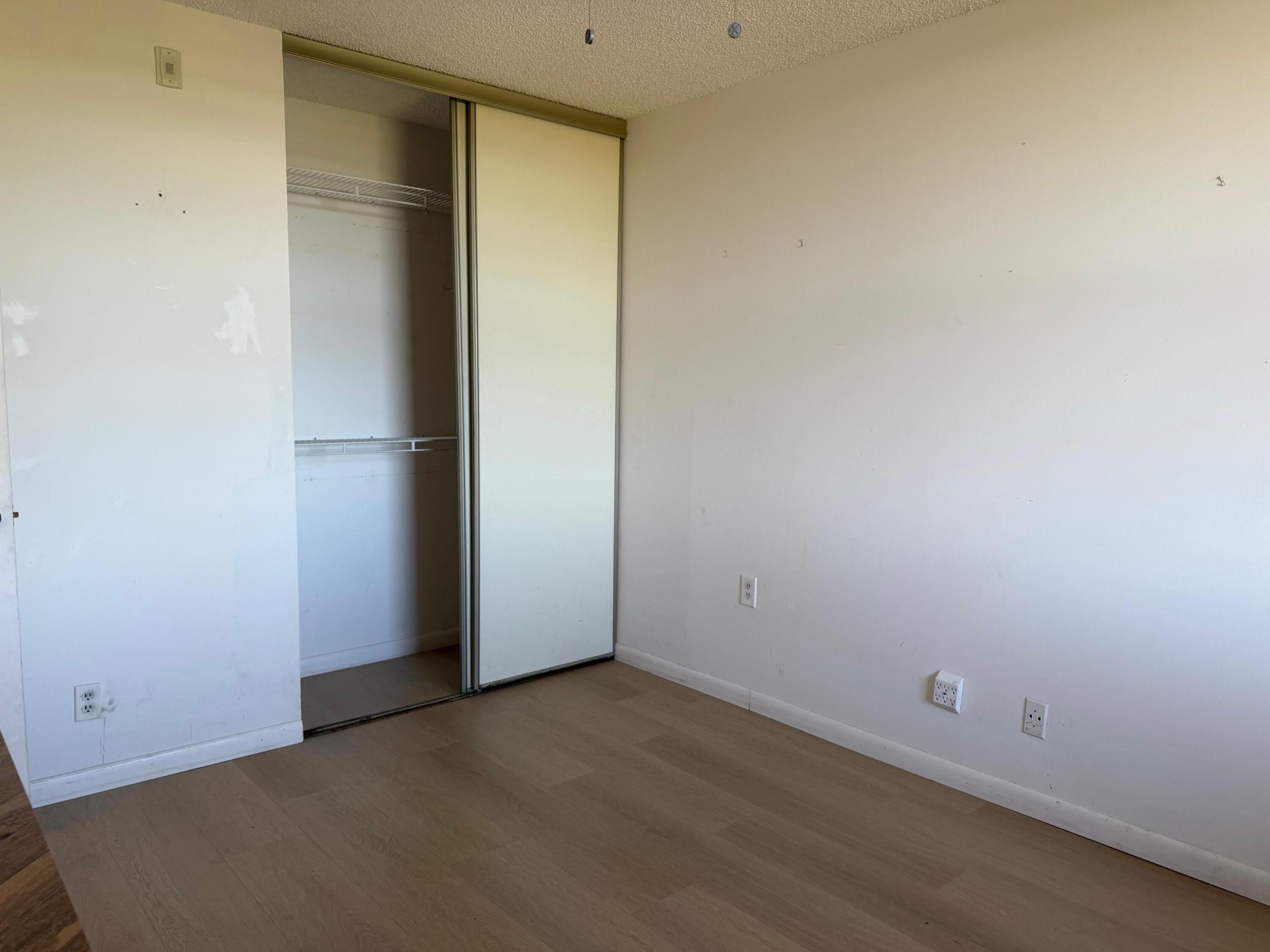 APPLEWOOD VILLAGE II-D CONDO - Residential