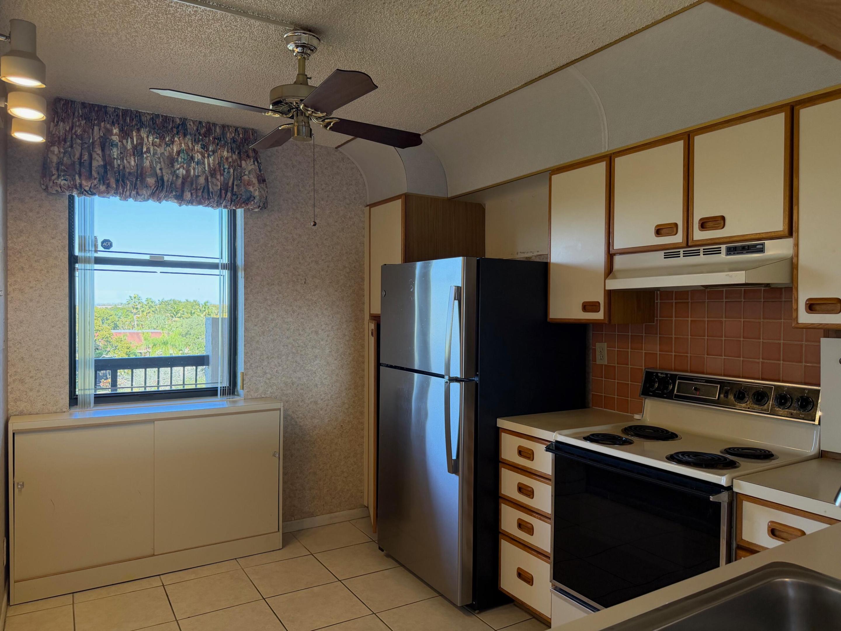 APPLEWOOD VILLAGE II-D CONDO - Residential