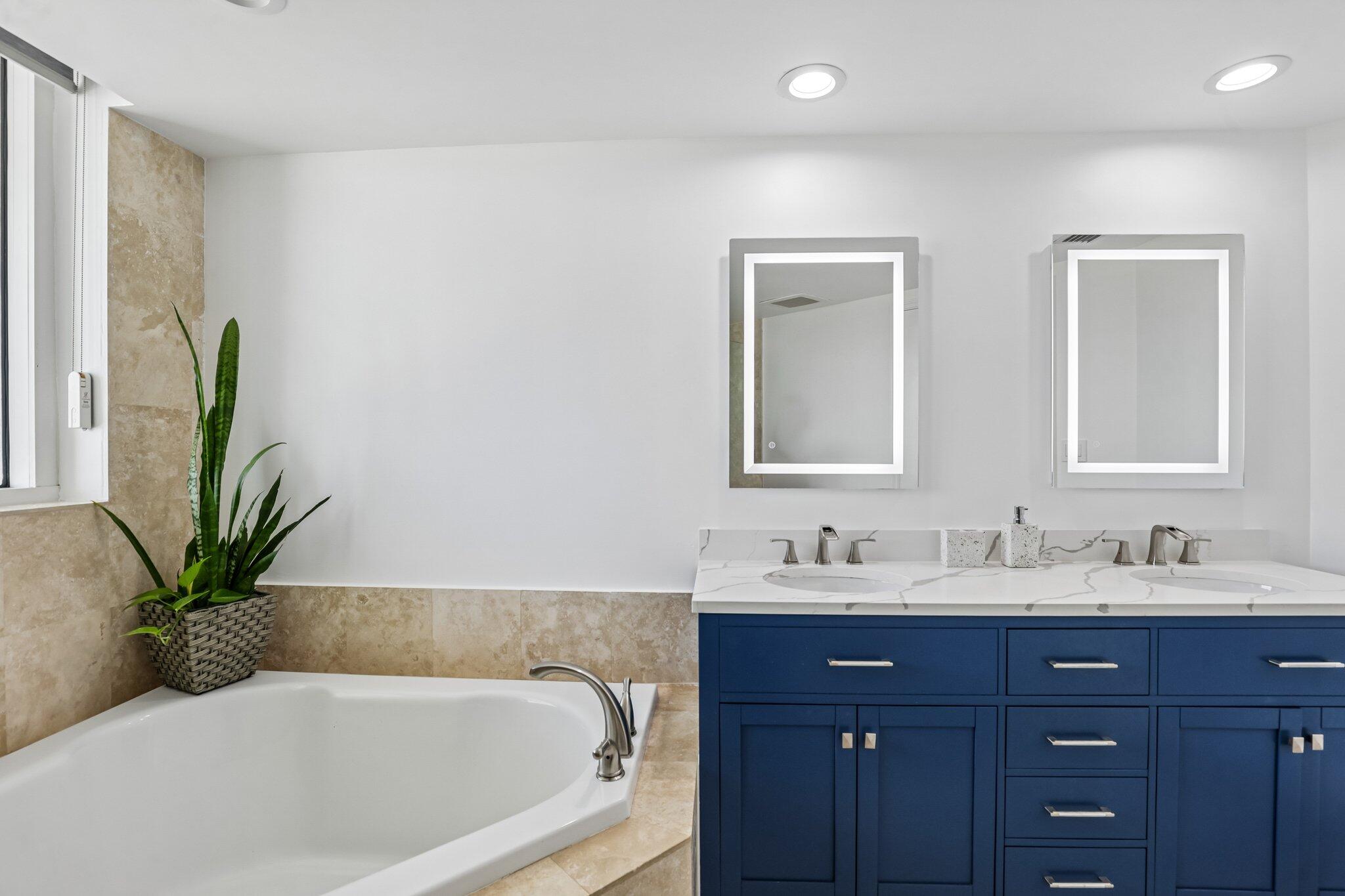 DUO CONDOMINIUM EAST - Residential
