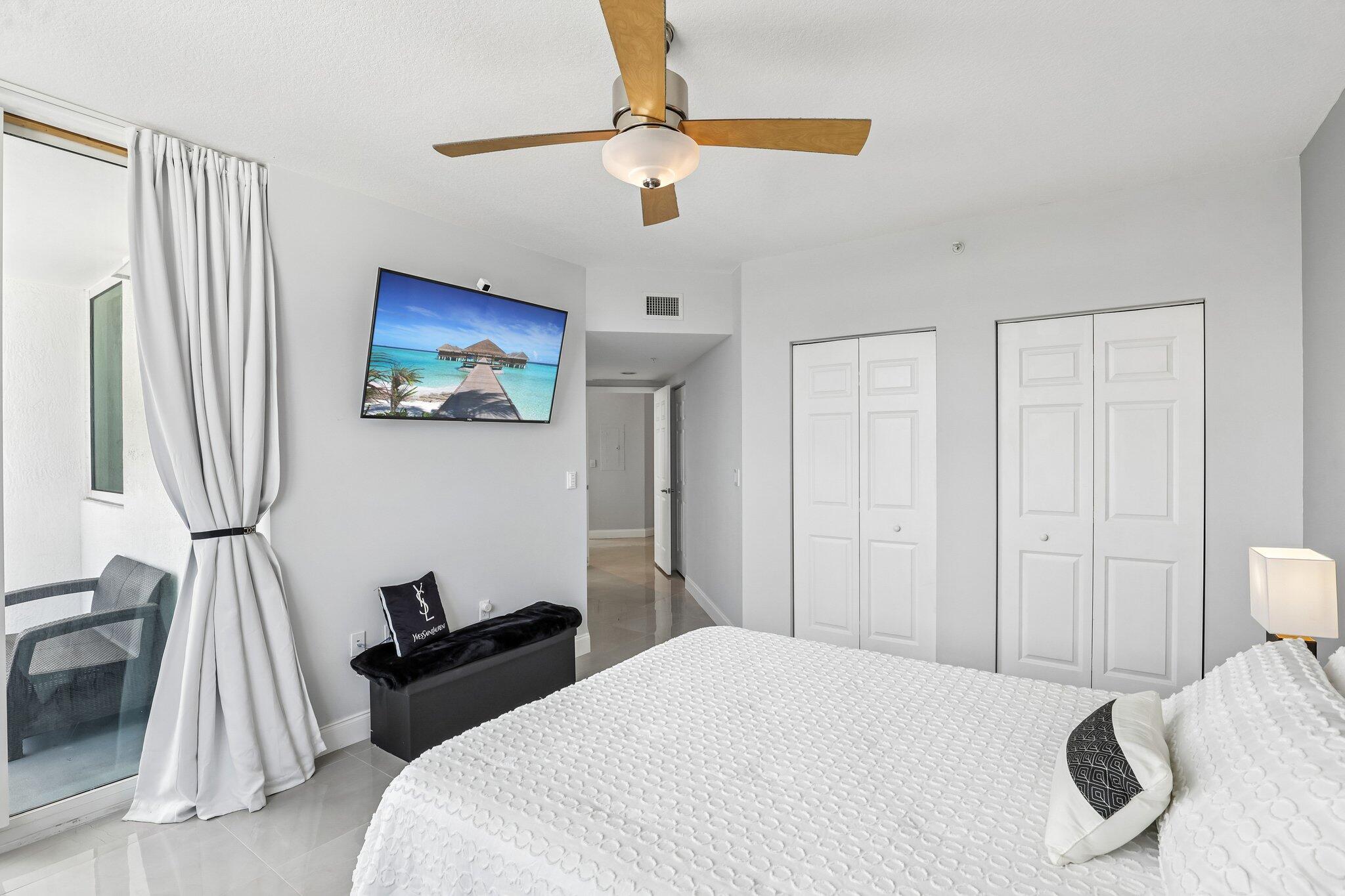 DUO CONDOMINIUM EAST - Residential