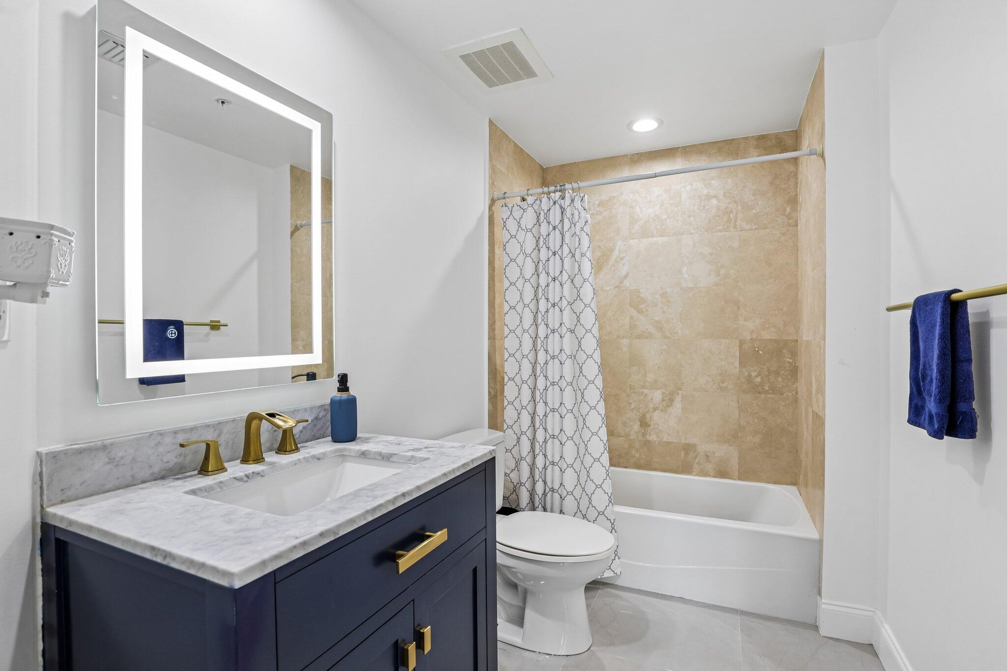 DUO CONDOMINIUM EAST - Residential