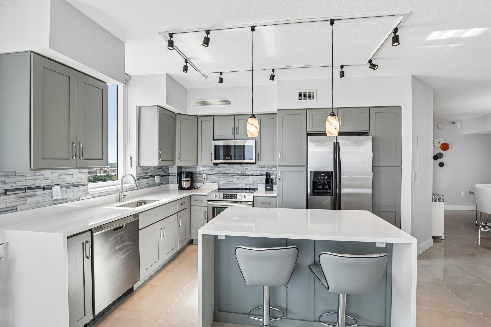DUO CONDOMINIUM EAST - Residential