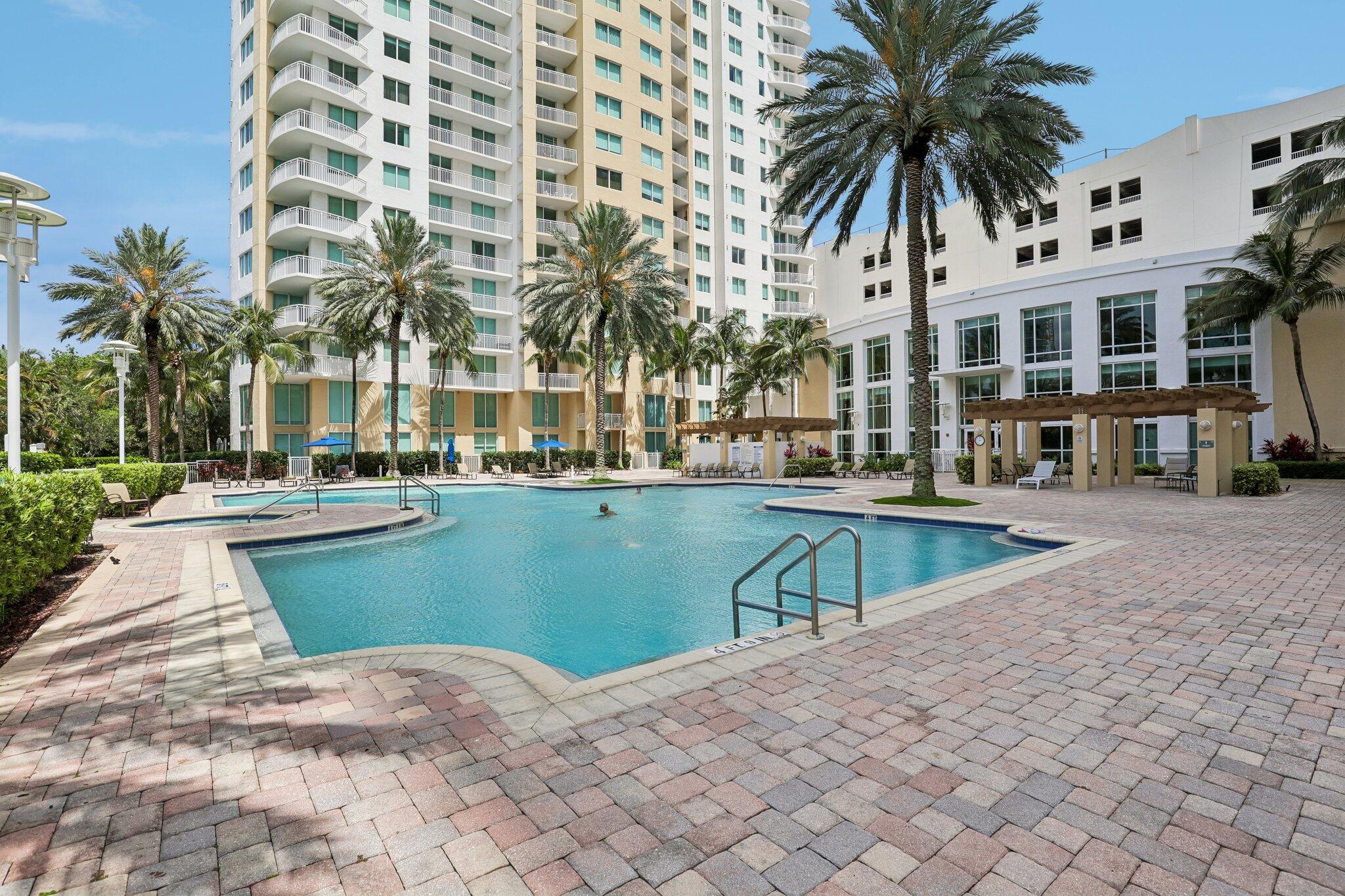 DUO CONDOMINIUM EAST - Residential
