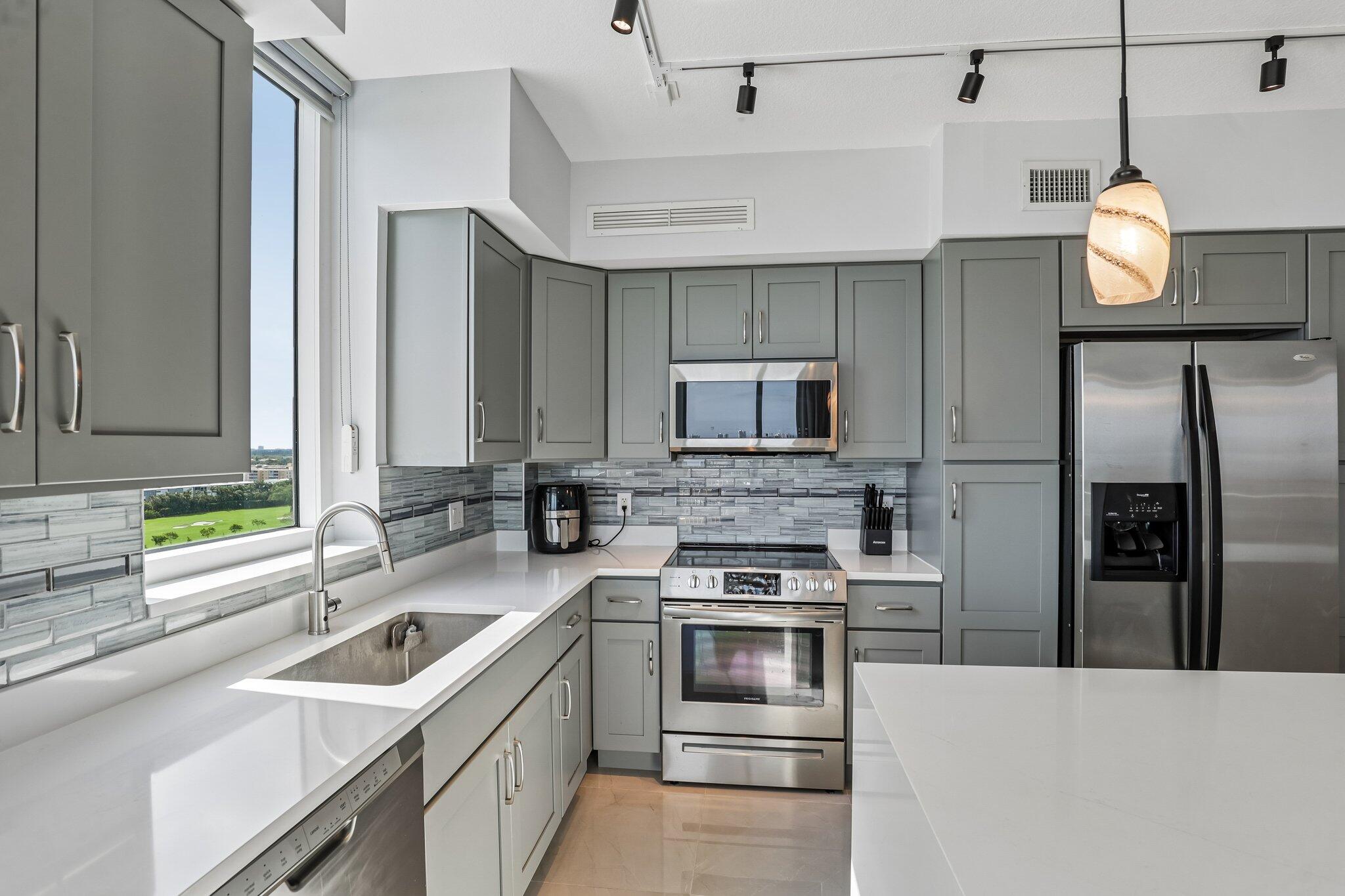 DUO CONDOMINIUM EAST - Residential