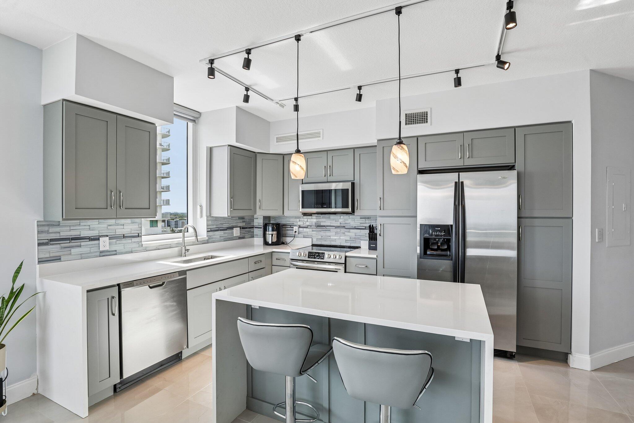 DUO CONDOMINIUM EAST - Residential
