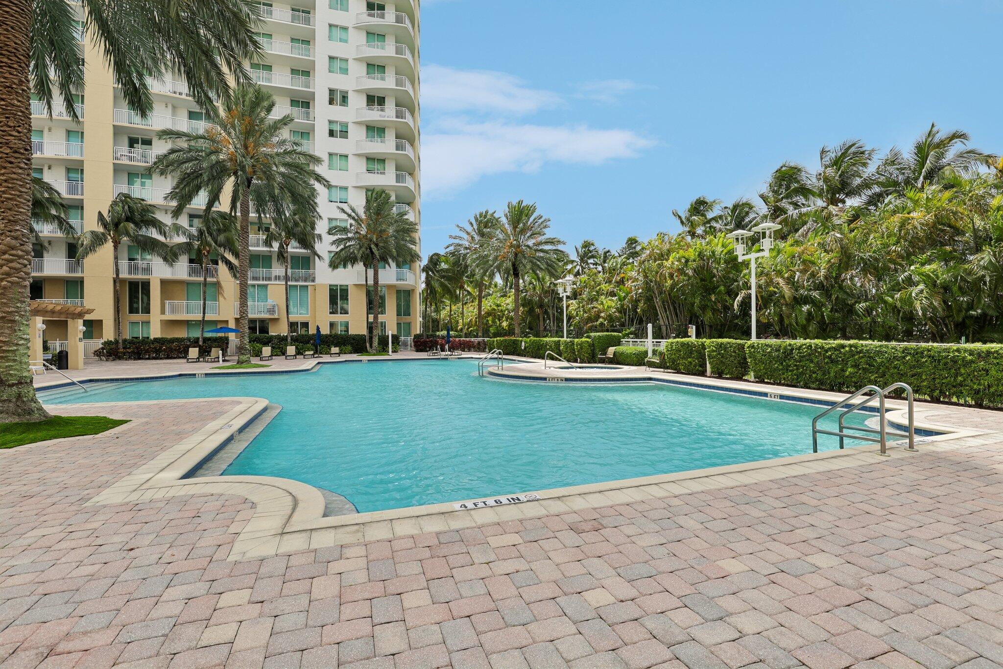 DUO CONDOMINIUM EAST - Residential