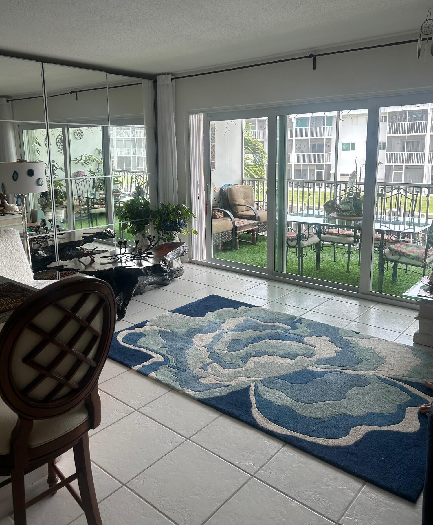 WINDSOR PARK NORTH CONDOMINIUMS - Residential