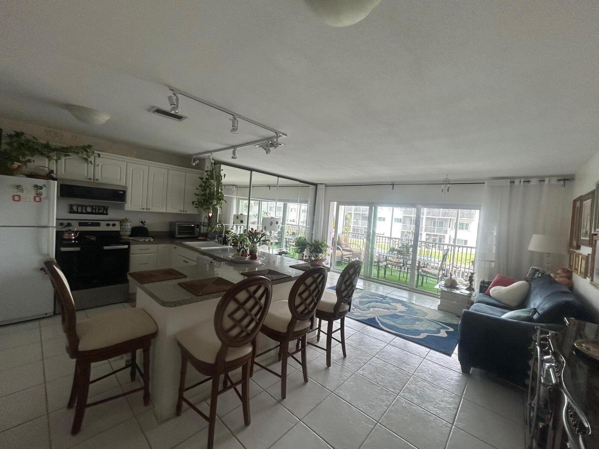 WINDSOR PARK NORTH CONDOMINIUMS - Residential