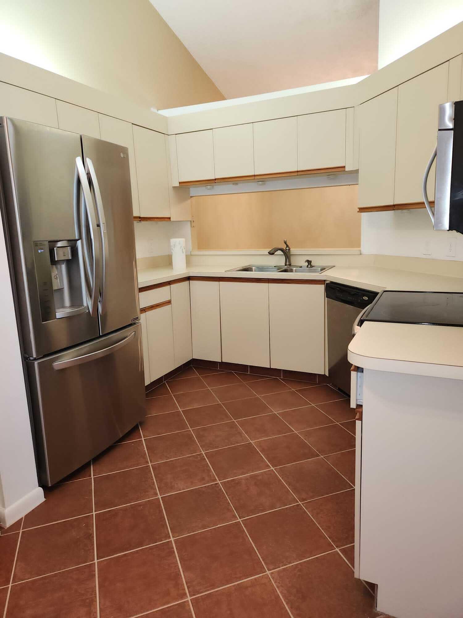 TWIN LAKES SOUTH & TOWN VILLAS CONDO - Residential