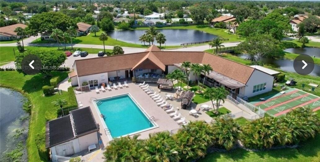 TWIN LAKES SOUTH & TOWN VILLAS CONDO - Residential