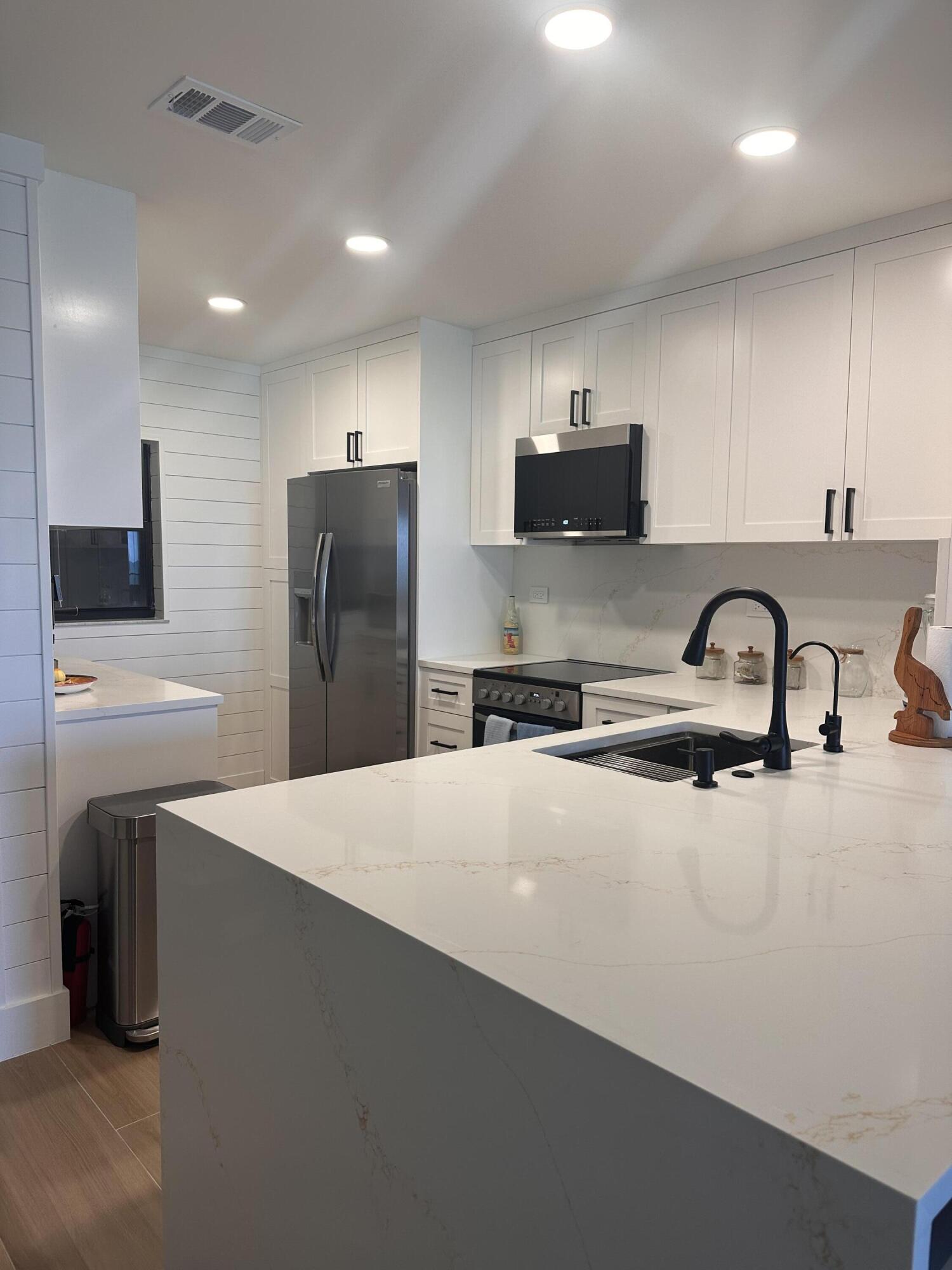 SAND DOLLAR VILLAS CONDOMINIUM B - Residential Lease