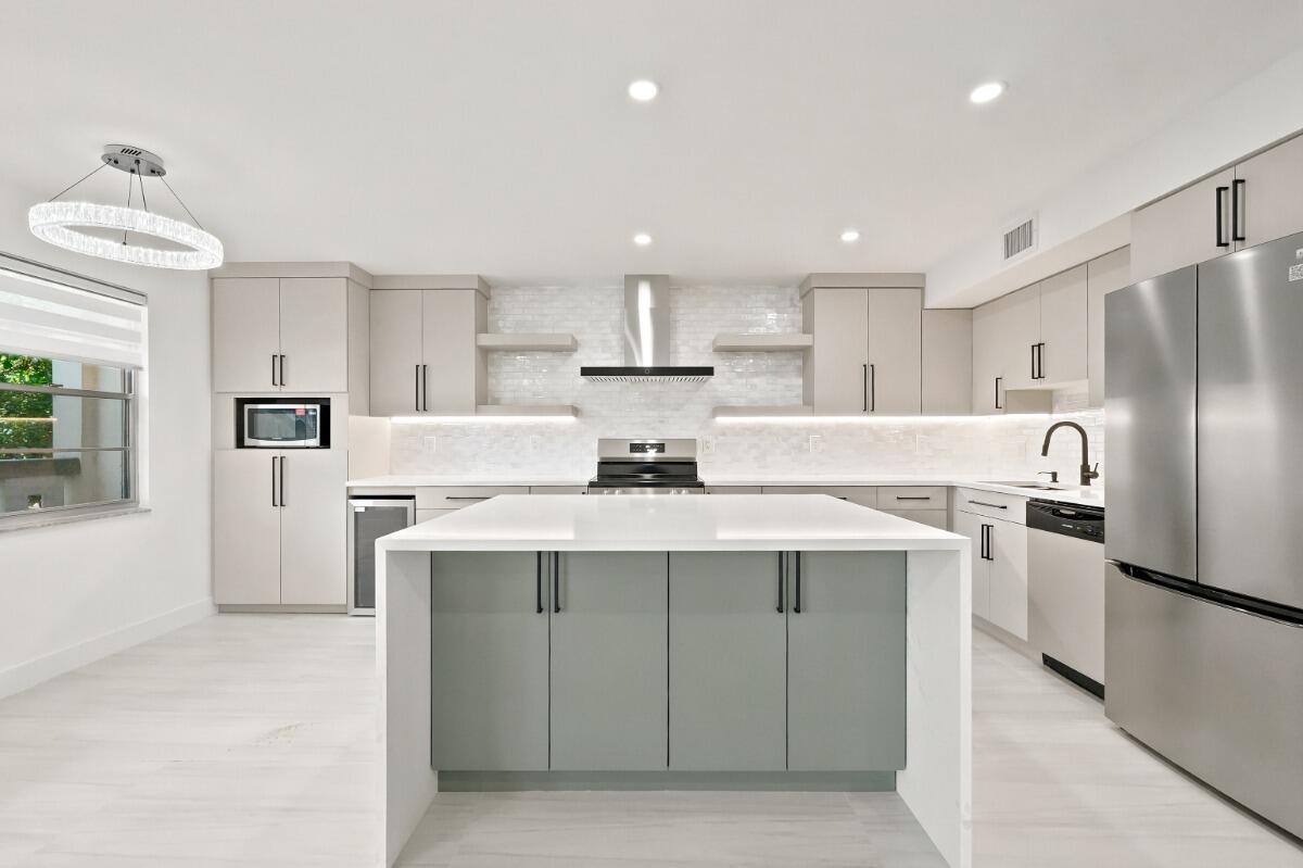 ELEUTHERA VILLAGE E CONDO - Residential