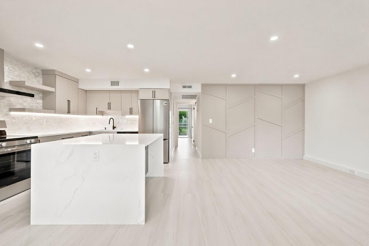 ELEUTHERA VILLAGE E CONDO - Residential