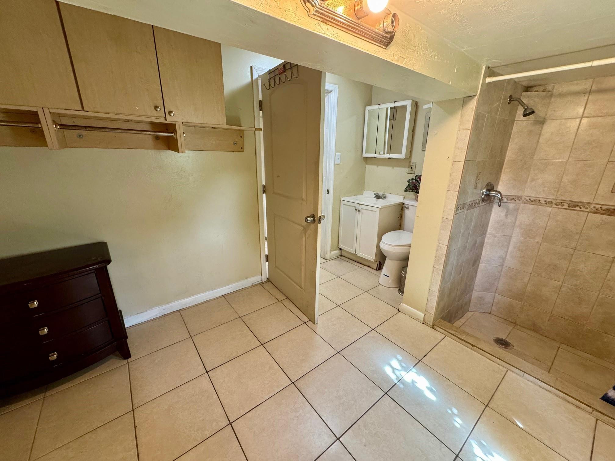 Falcon Sub One 54-47 B - Residential Lease